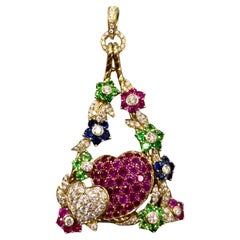 Colgante triangular con follaje de diamantes con flores de zafiro rosa, azul y verde
