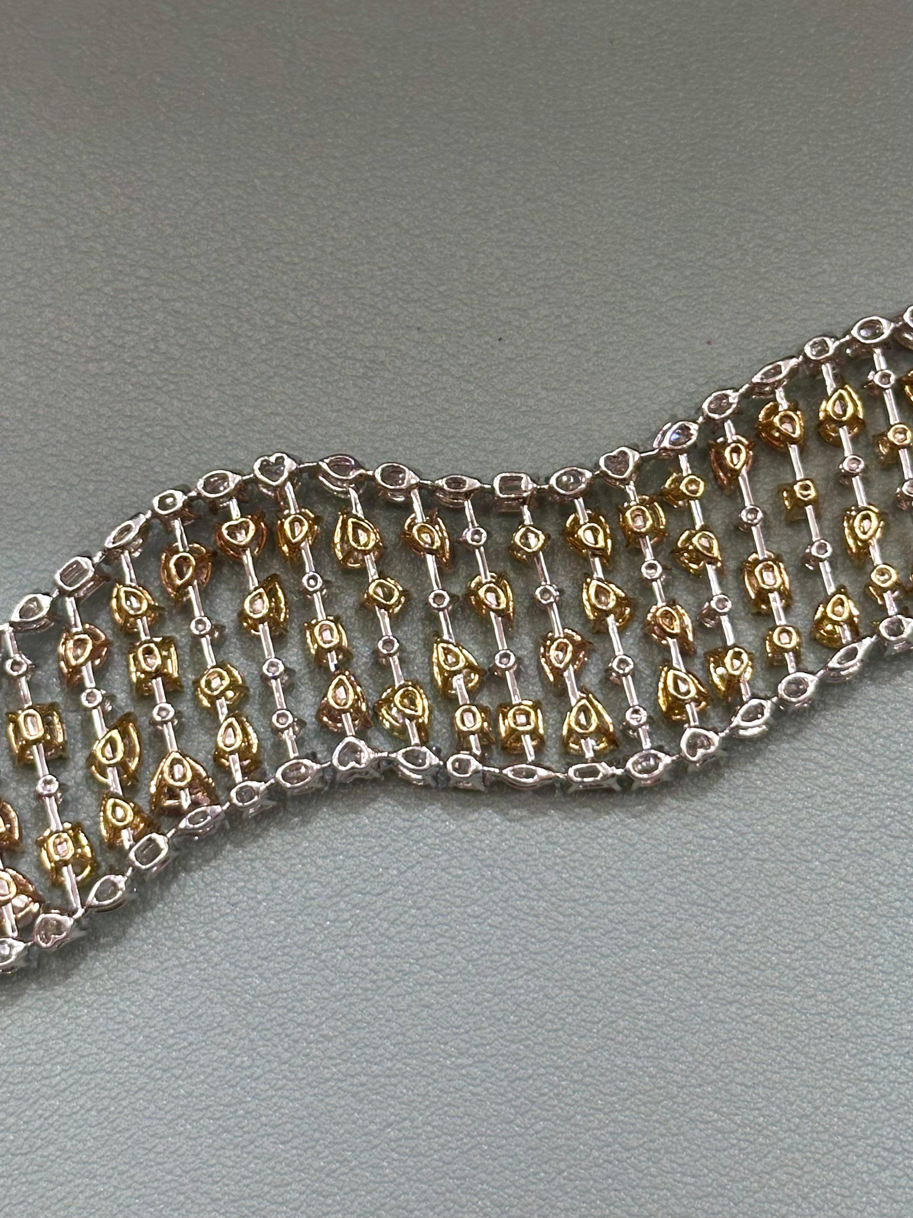 Bracciale con diamanti colorati da 34,67 carati in oro bianco 18 carati in vendita 3