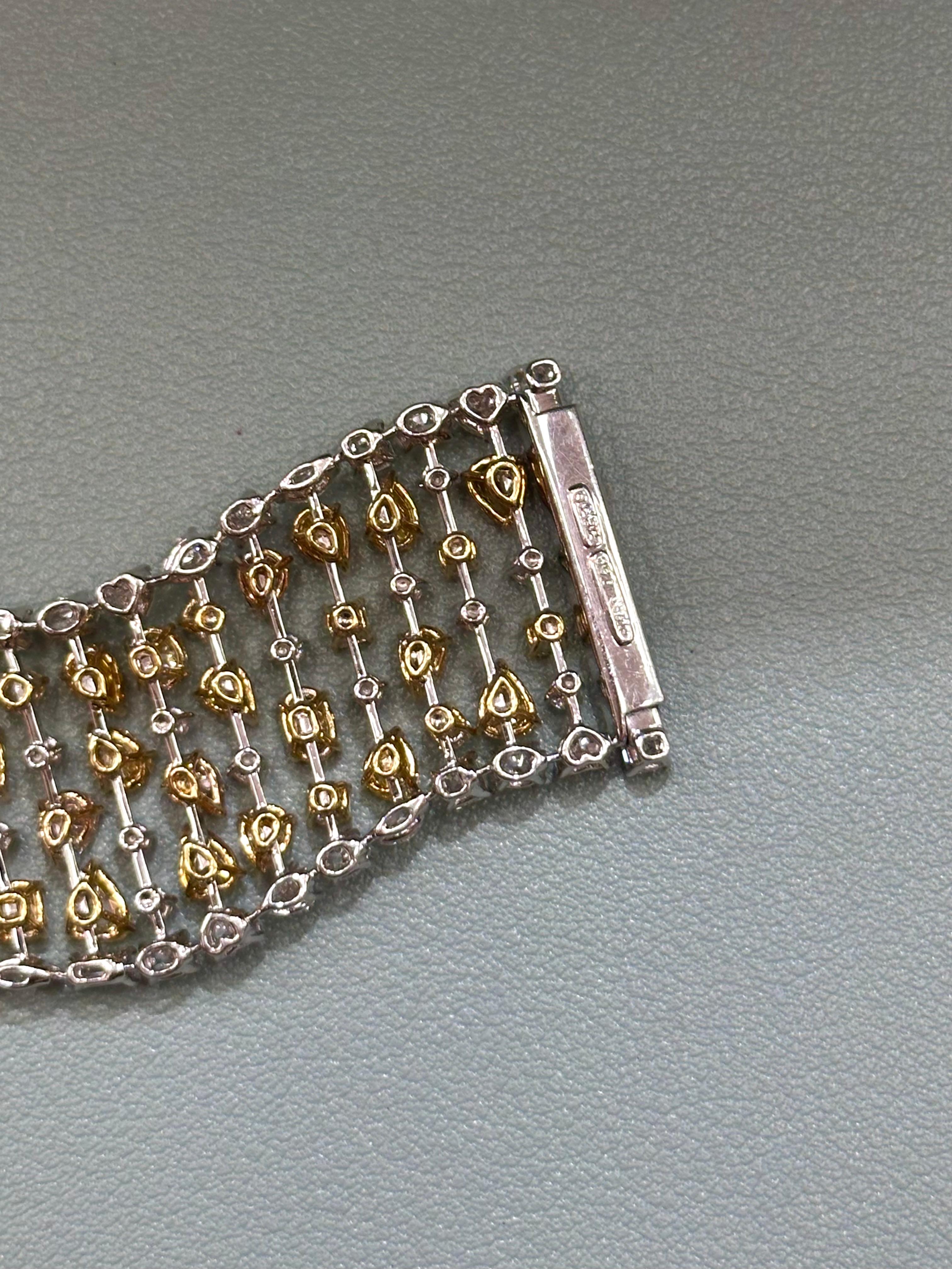 Bracciale con diamanti colorati da 34,67 carati in oro bianco 18 carati in vendita 4