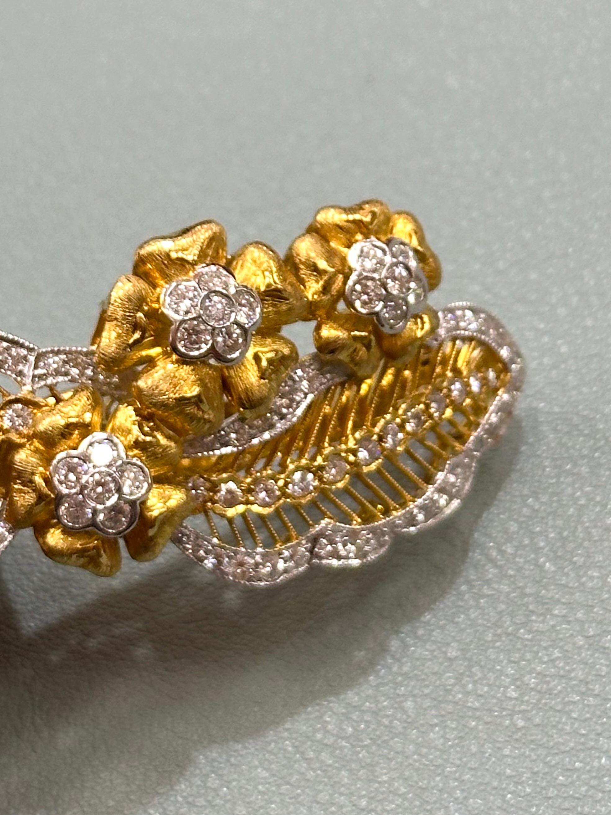 Barrette florale en or jaune et diamant de 2.65cts en vente 1