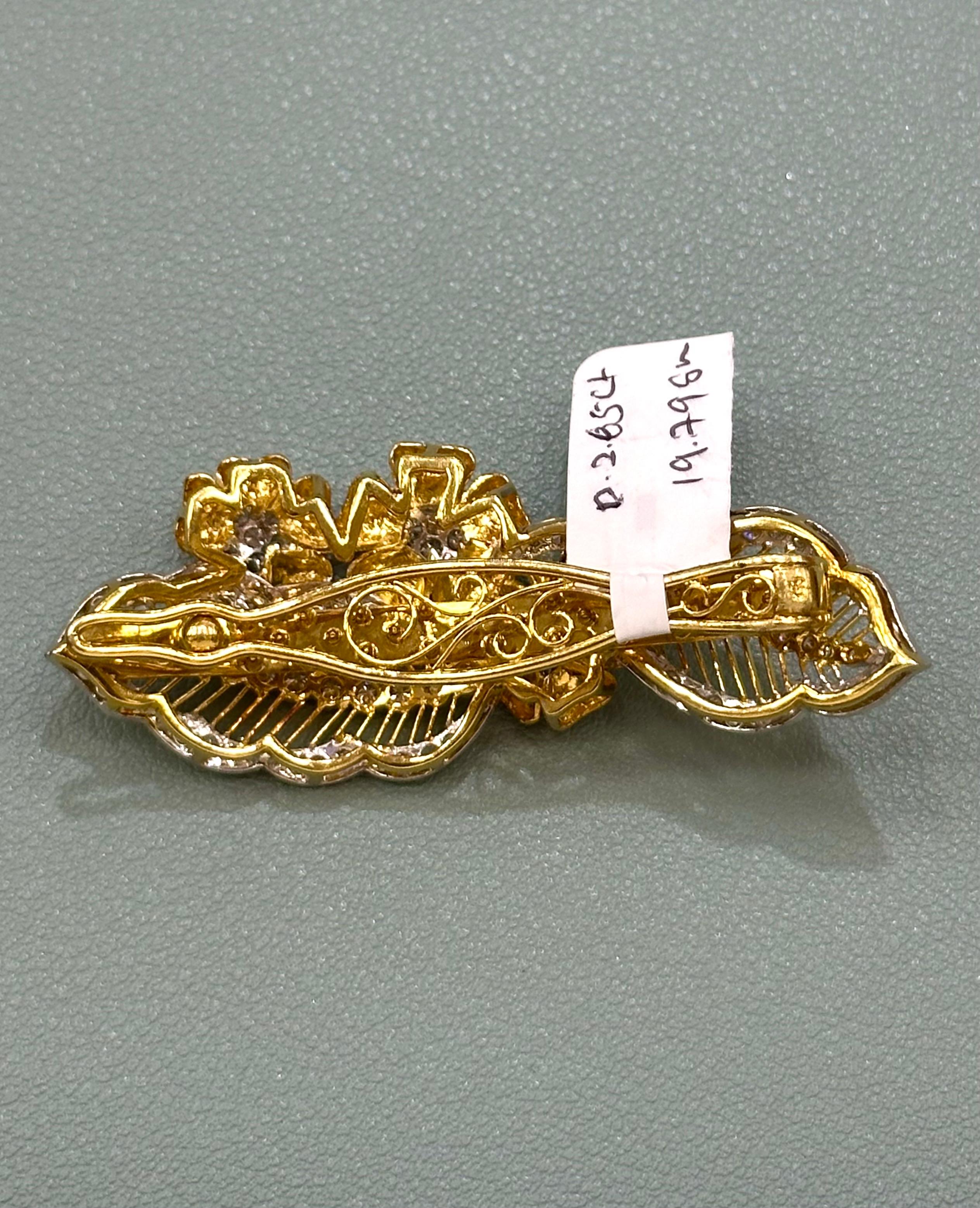 Barrette florale en or jaune et diamant de 2.65cts Unisexe en vente