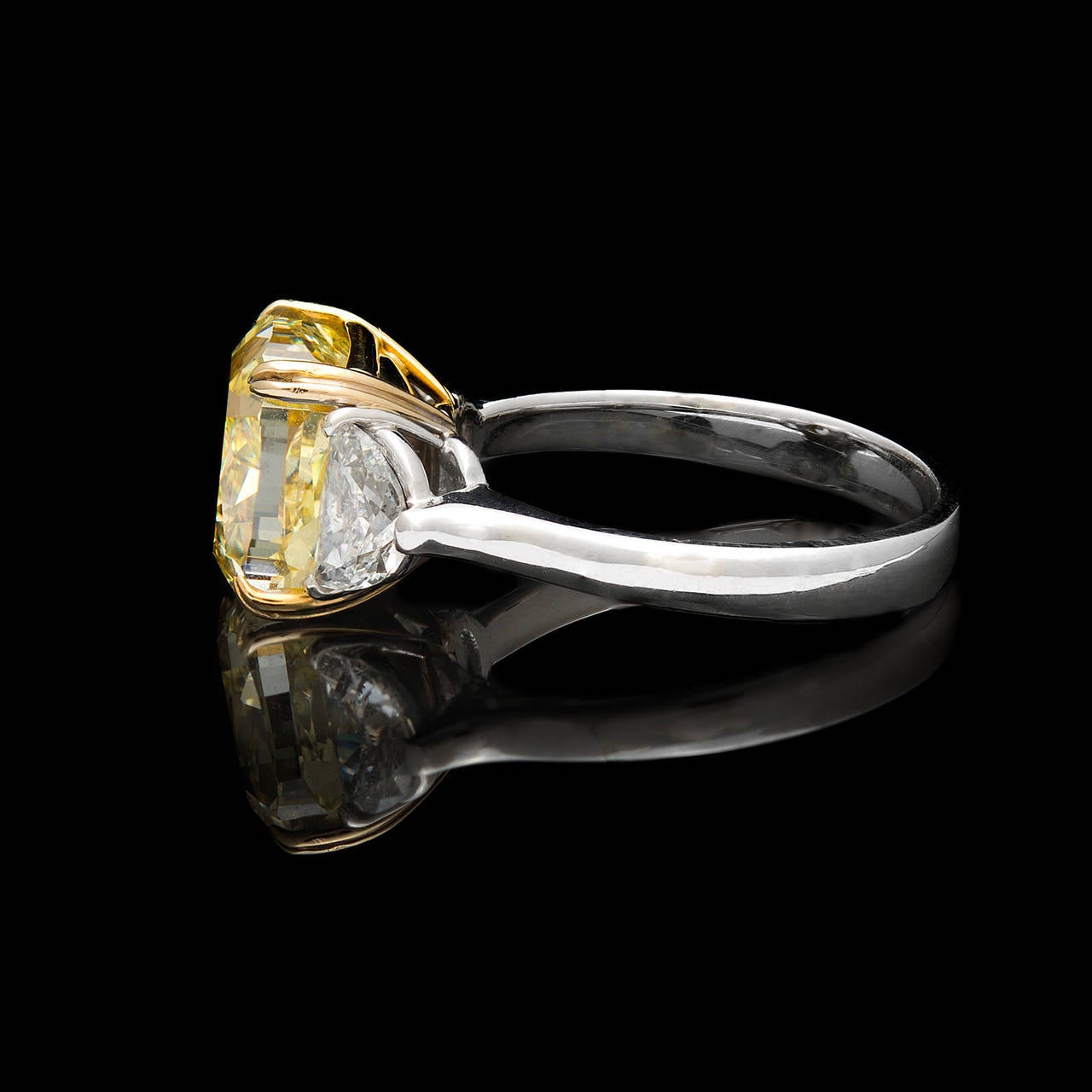 Contemporary Natural Fancy Intense 5.01 Carat Yellow Diamond Gold Ring