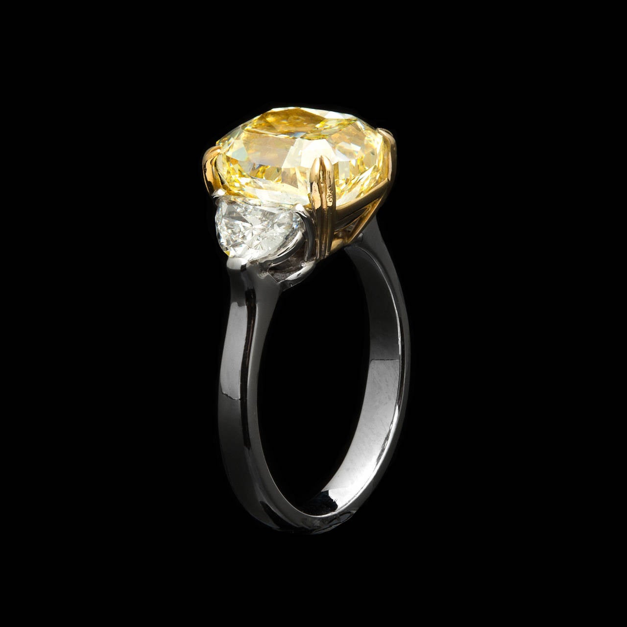 Natural Fancy Intense 5.01 Carat Yellow Diamond Gold Ring In Excellent Condition In San Francisco, CA