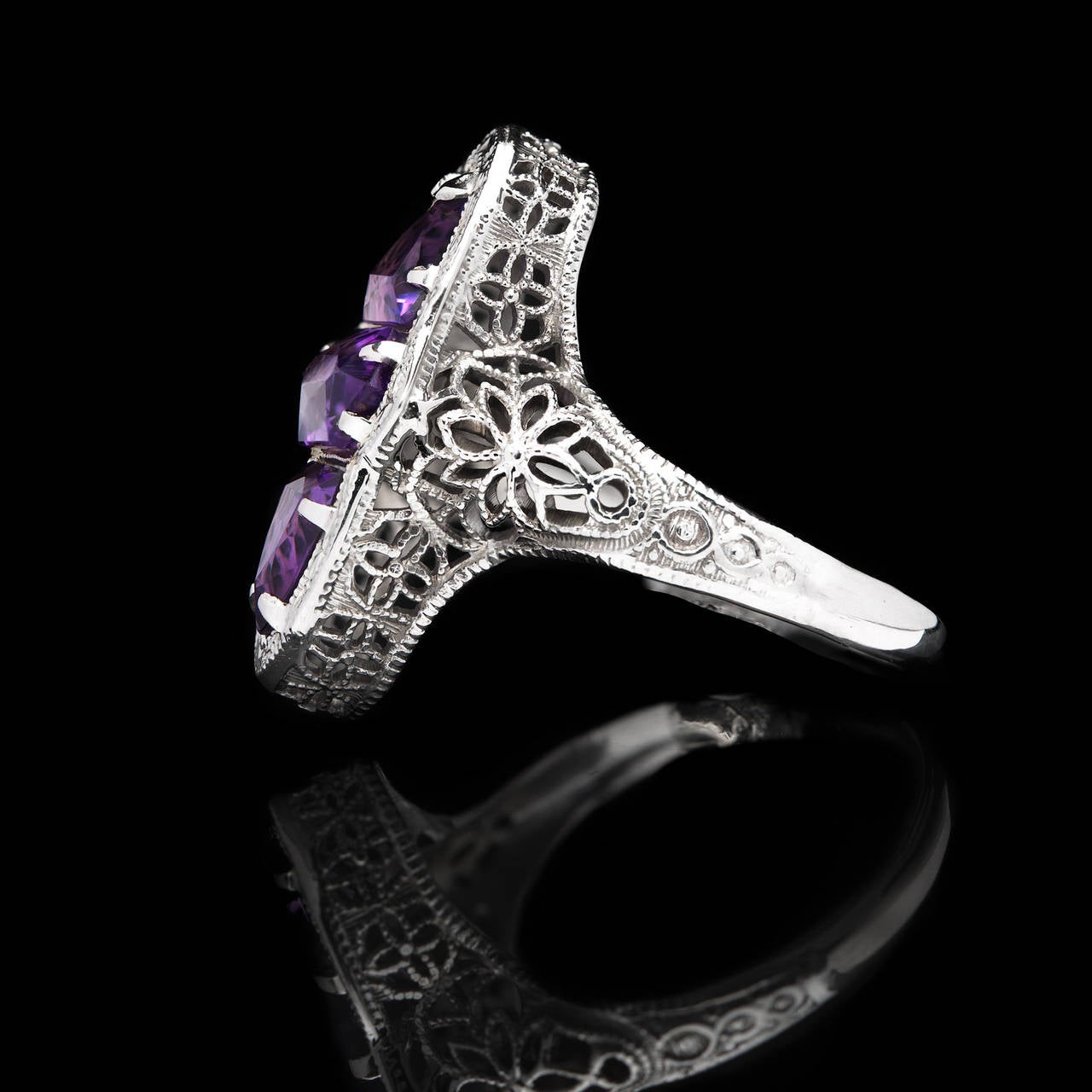 Amethyst Gold Navette Shaped Filigree Ring circa 1920s In Fair Condition In San Francisco, CA