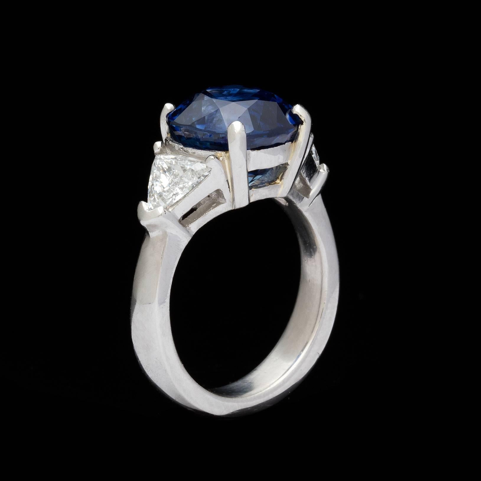 AGL Madagascar 6.60 Carat Blue Sapphire Diamond Platinum Ring In Excellent Condition In San Francisco, CA