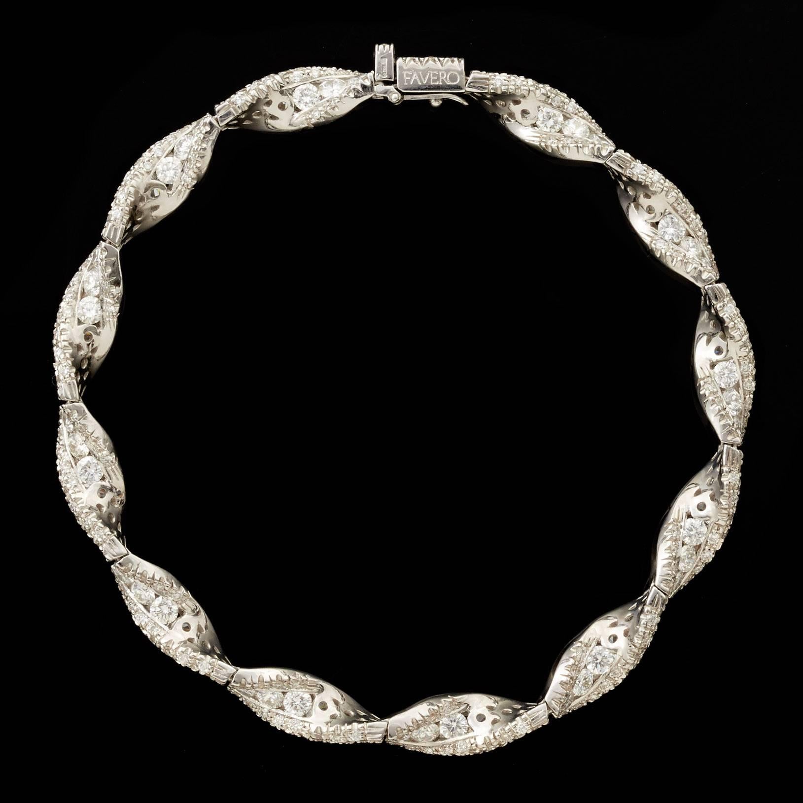Contemporary Favero Diamond Gold Twist Bracelet