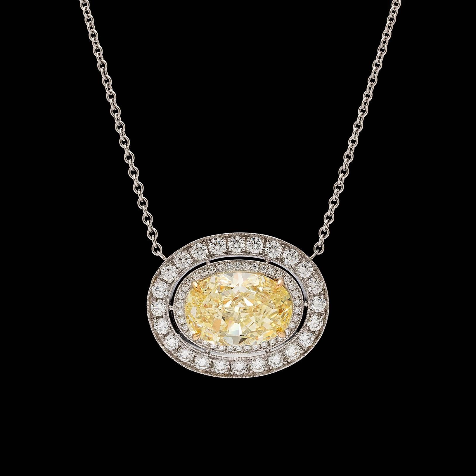 Important GIA Cert 8.49 Carat Fancy Yellow Diamond Pendant Necklace In New Condition In San Francisco, CA