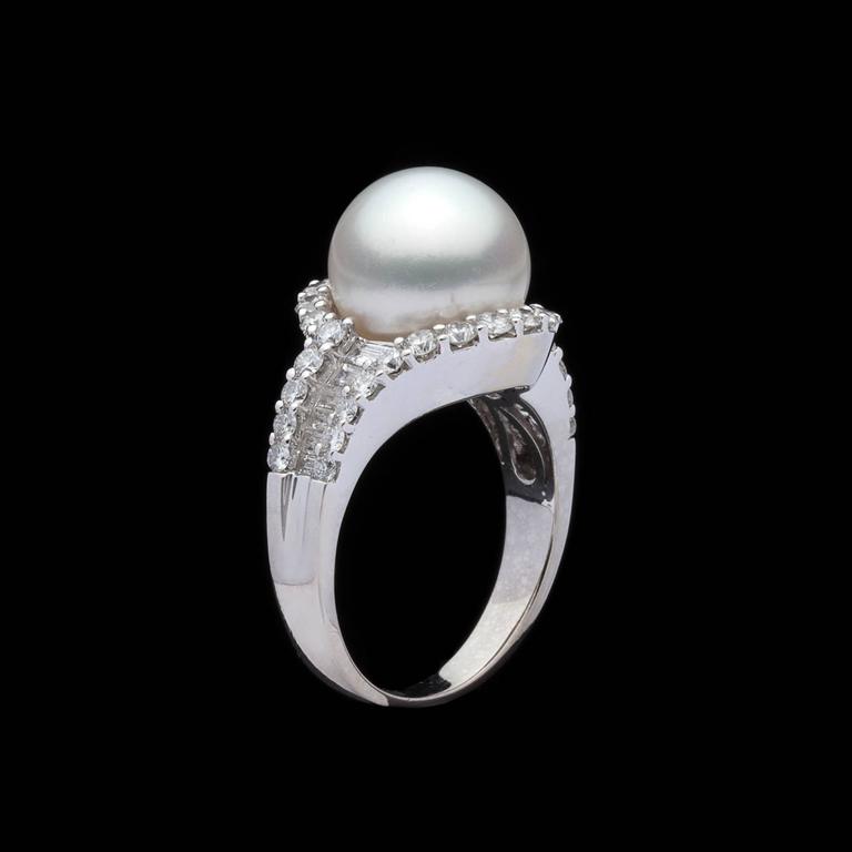 Pearl Diamond White Gold Ring For Sale at 1stdibs