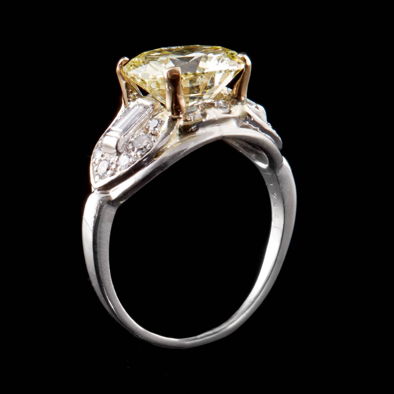 Women's Art Deco Light Yellow Diamond Gold Ring