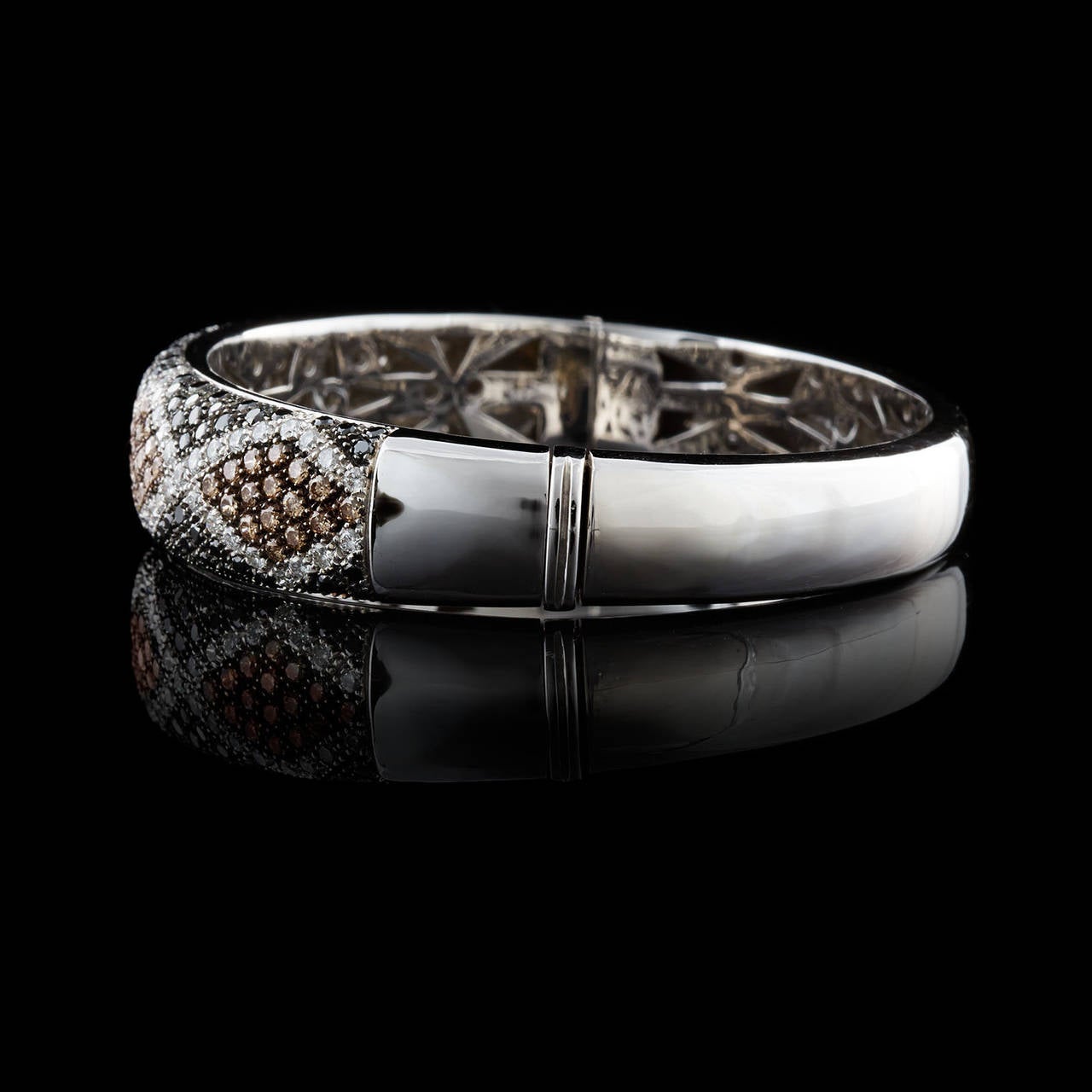 Contemporary Salavetti Pave Diamond Gold Bangle Bracelet