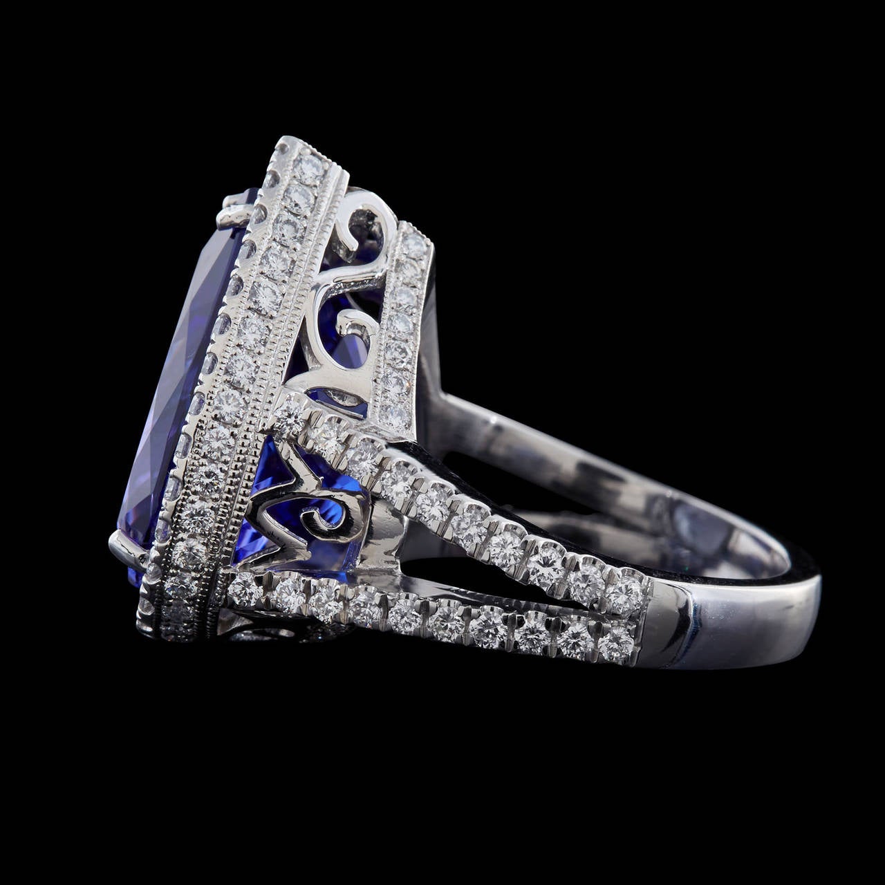 12.67 Carat Natural Vivid Blue Tanzanite Platinum Cocktail Ring In Excellent Condition For Sale In San Francisco, CA