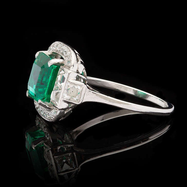 Women's Art Deco Colombian Emerald Diamond Platinum Ring