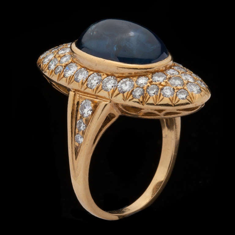 4.00 Carat Sapphire Cabochon Diamond Gold Ring For Sale 1