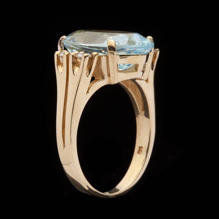 Women's Aquamarine Diamond Ring