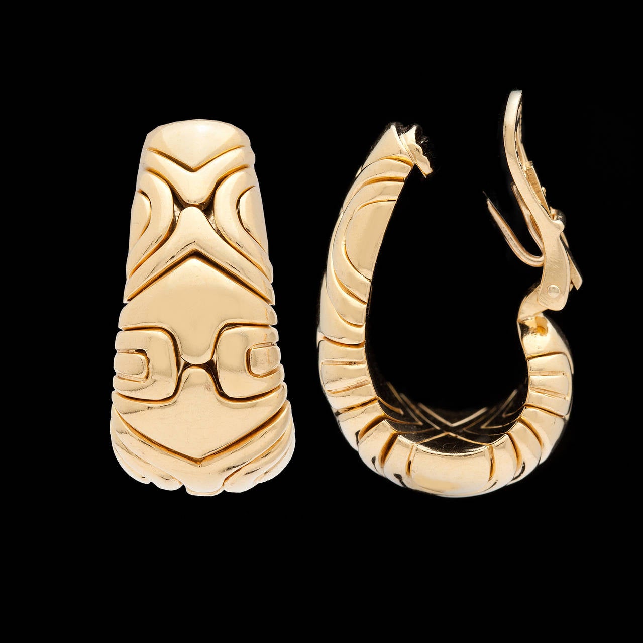 Bulgari Alveare Gold Half Hoop Earrings In Excellent Condition In San Francisco, CA
