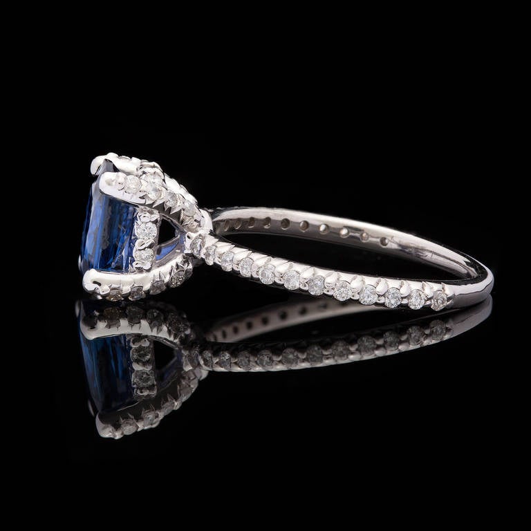 Blue Sapphire Solitaire Diamonds White Gold Ring In Excellent Condition In San Francisco, CA