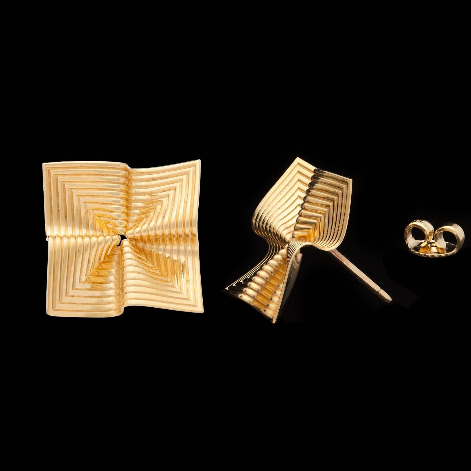 Tiffany & Co. Gold Fluted Earrings In Excellent Condition In San Francisco, CA