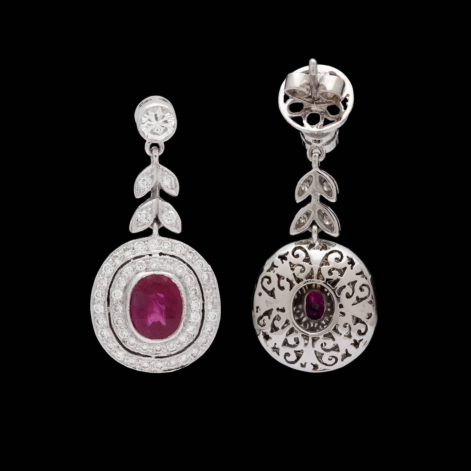 Burmese Ruby Diamond Gold Earrings In Excellent Condition In San Francisco, CA