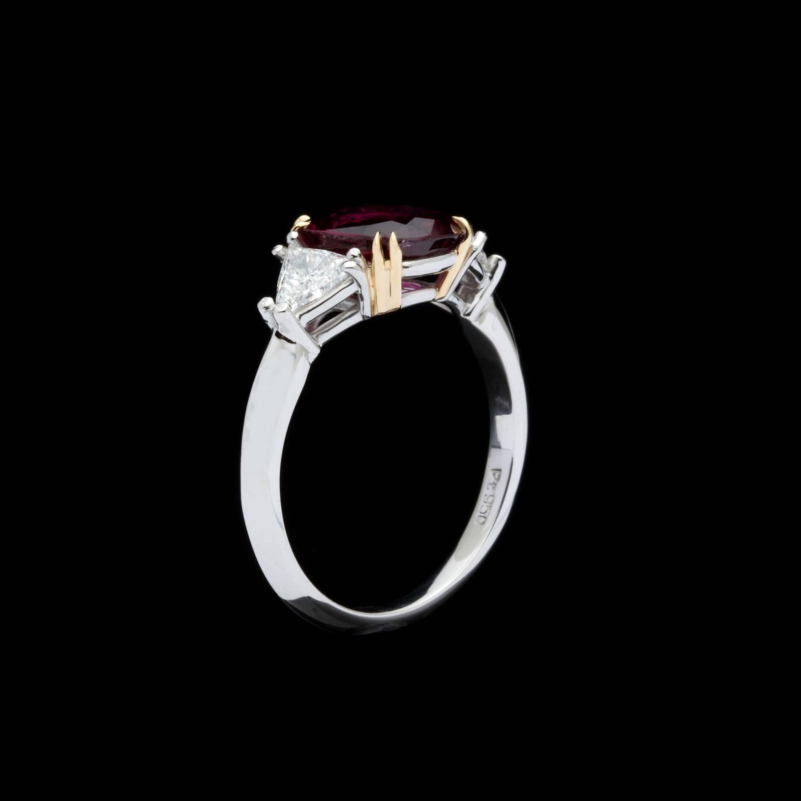 2.04 Carat  Ruby Cushion Cut Diamond Gold Ring In Excellent Condition In San Francisco, CA