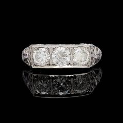 1.38 Carats Diamonds Platinum Filigree 3-Stone Ring