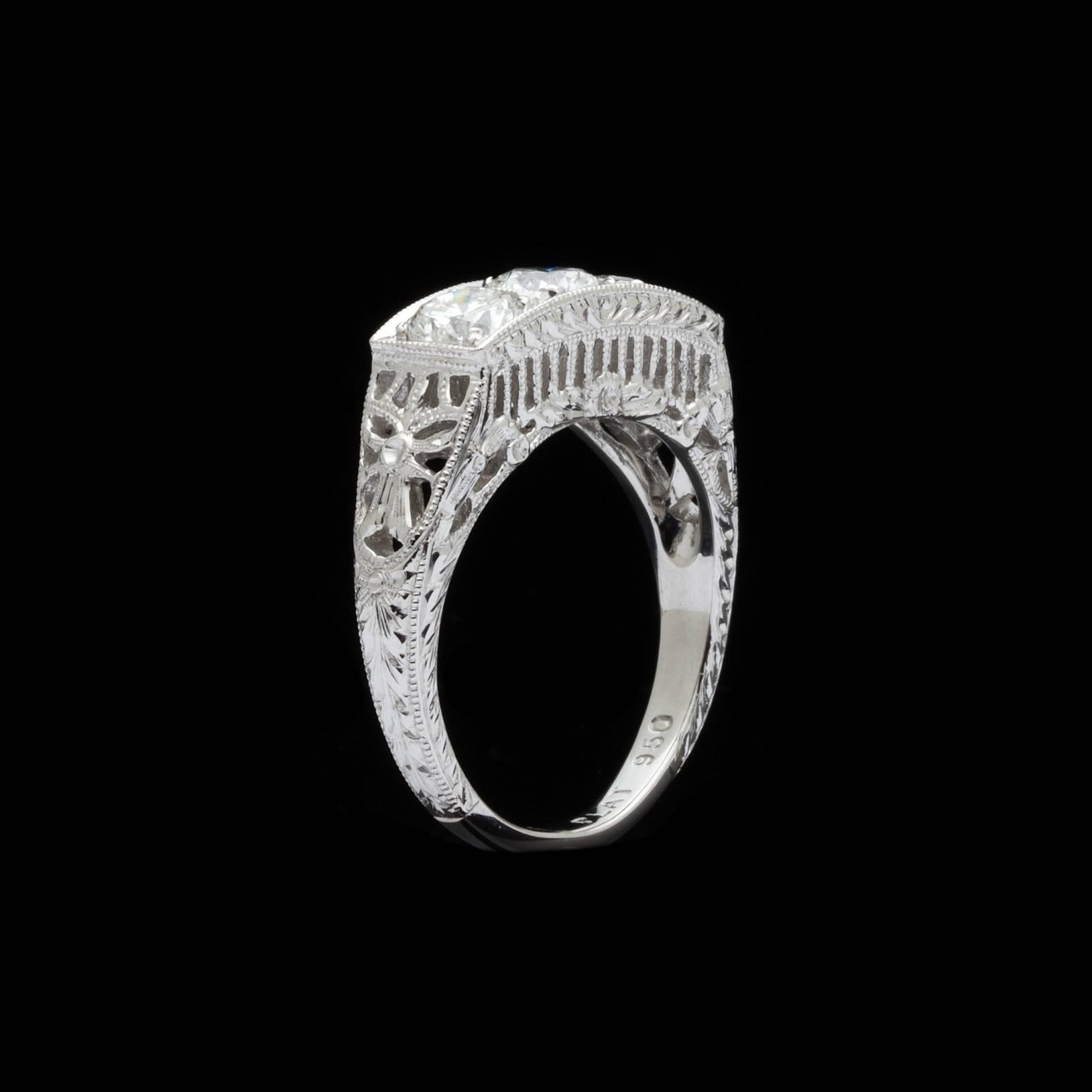 1.38 Carats Diamonds Platinum Filigree 3-Stone Ring In Excellent Condition In San Francisco, CA