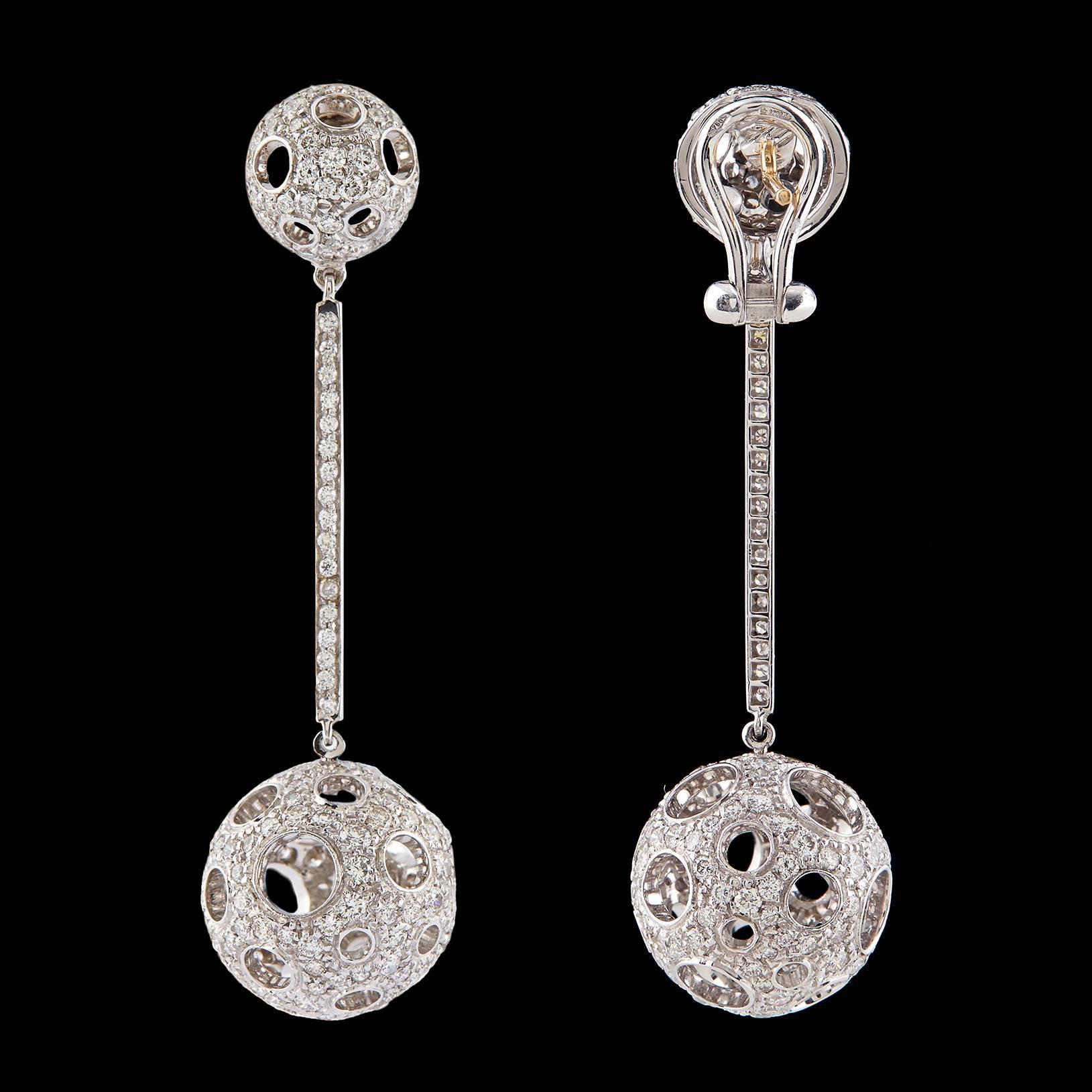 Luca Carati Diamond Gold Dangle Earrings In Excellent Condition In San Francisco, CA