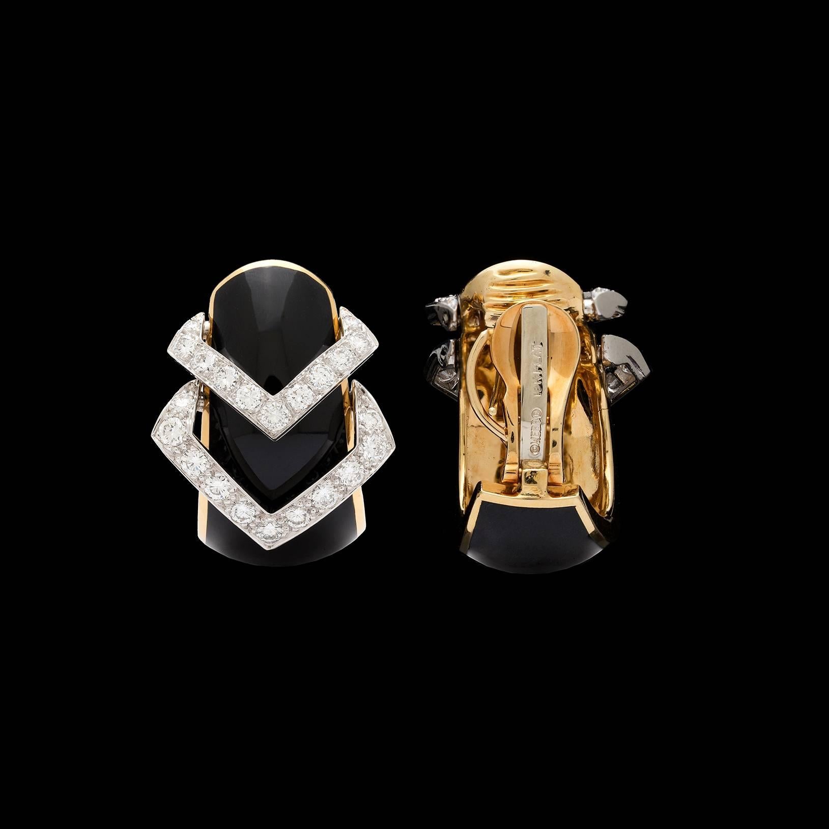 David Webb - Boucles d'oreilles en émail noir et diamant en or jaune en vente 1