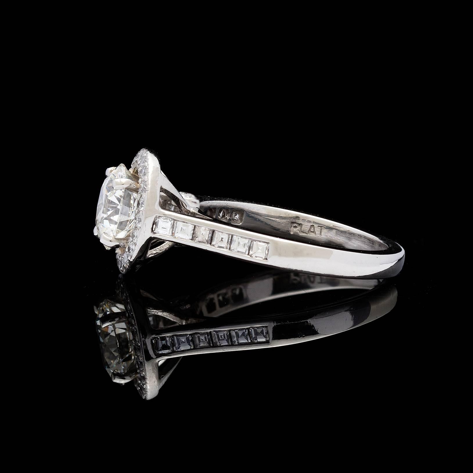 Bague halo en platine avec diamants taille brillant rond de 1,57 carat certifiés GIA Excellent état - En vente à San Francisco, CA