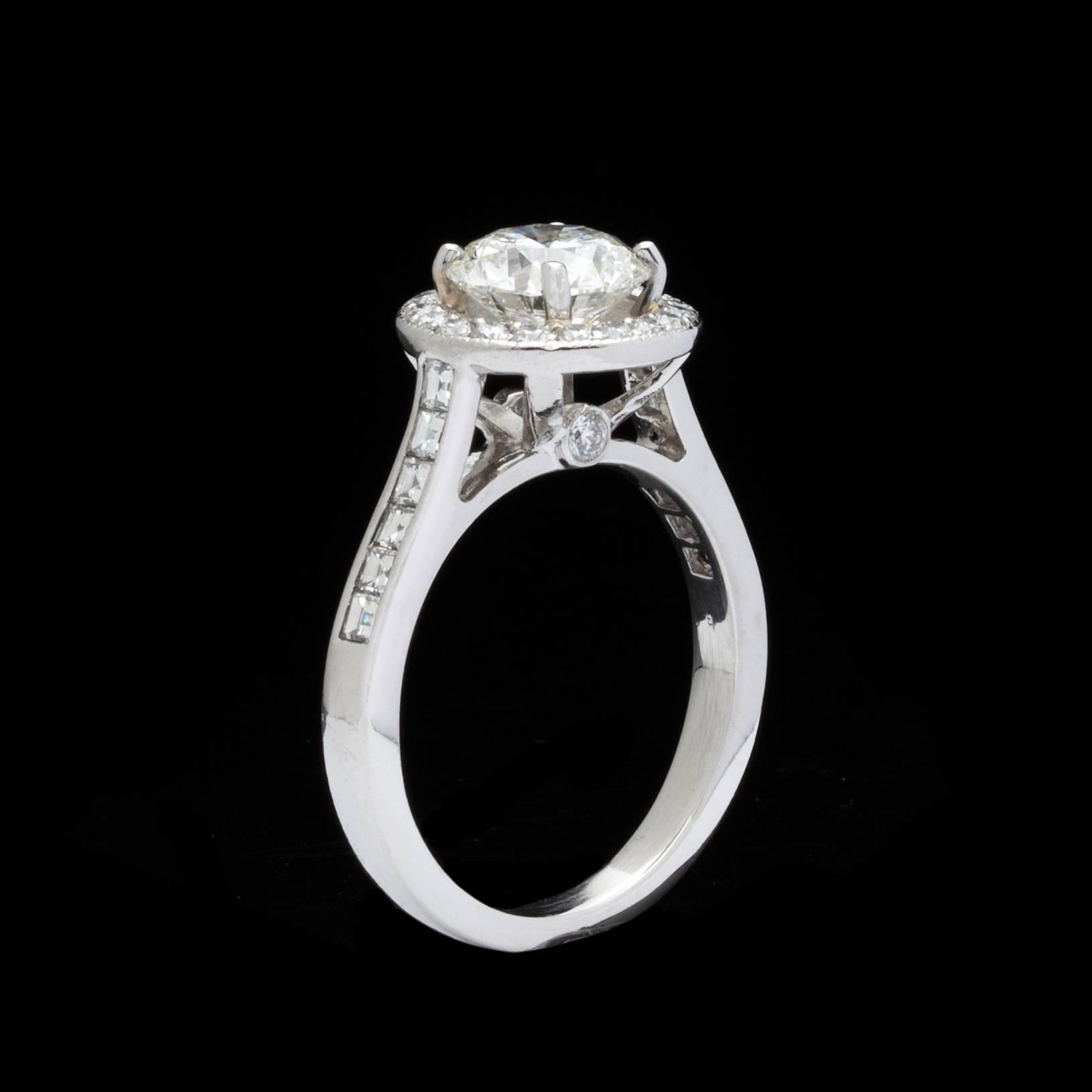 Bague halo en platine avec diamants taille brillant rond de 1,57 carat certifiés GIA Pour femmes en vente