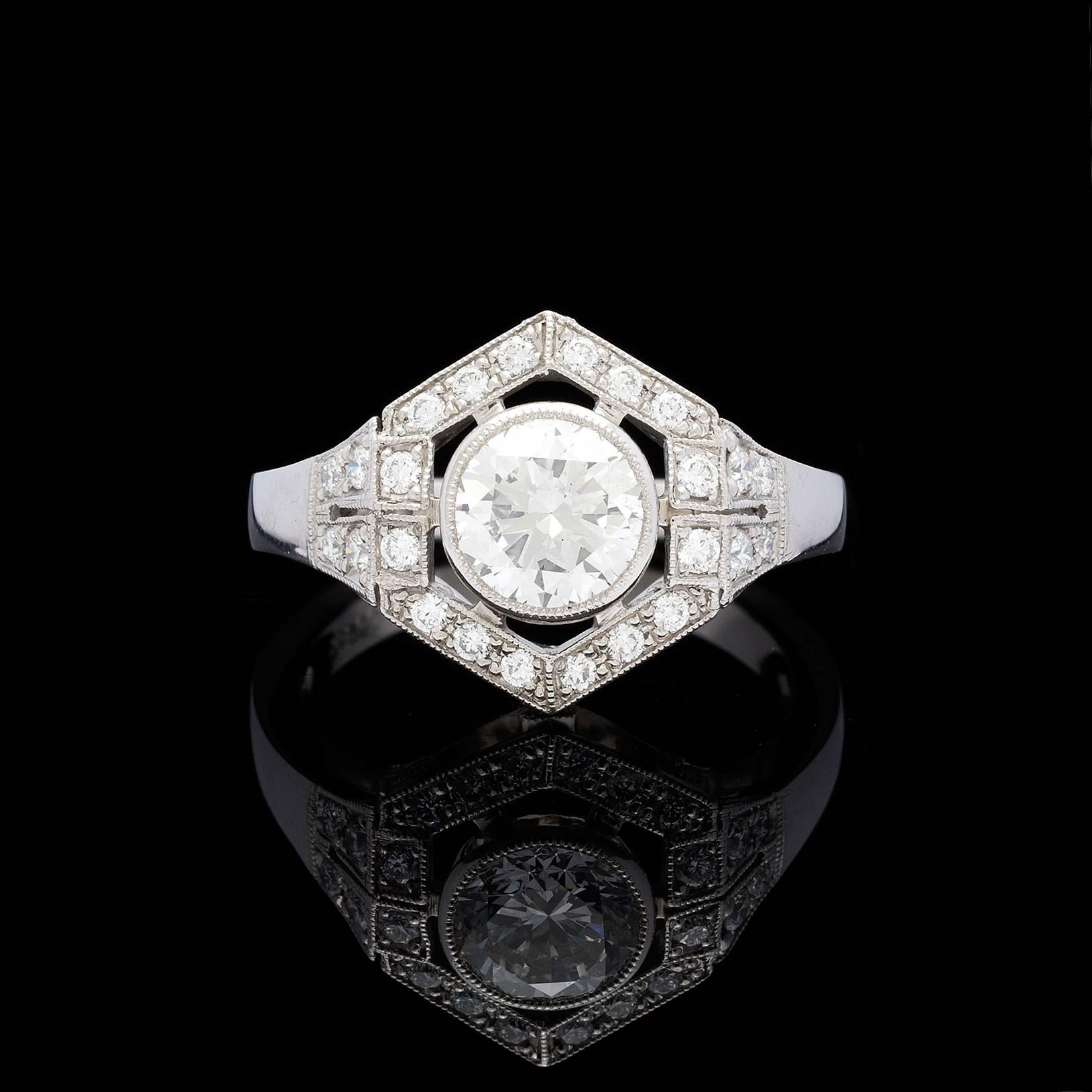 Art déco Bague halo hexagonal en platine avec diamants certifiés GIA de 1,18 carat en vente