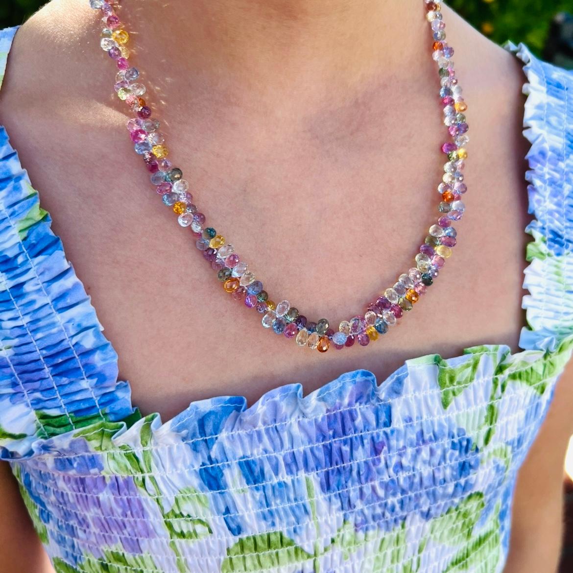 Außergewöhnliche Multi-Color Saphir & 18k Gold Halskette im Angebot 1