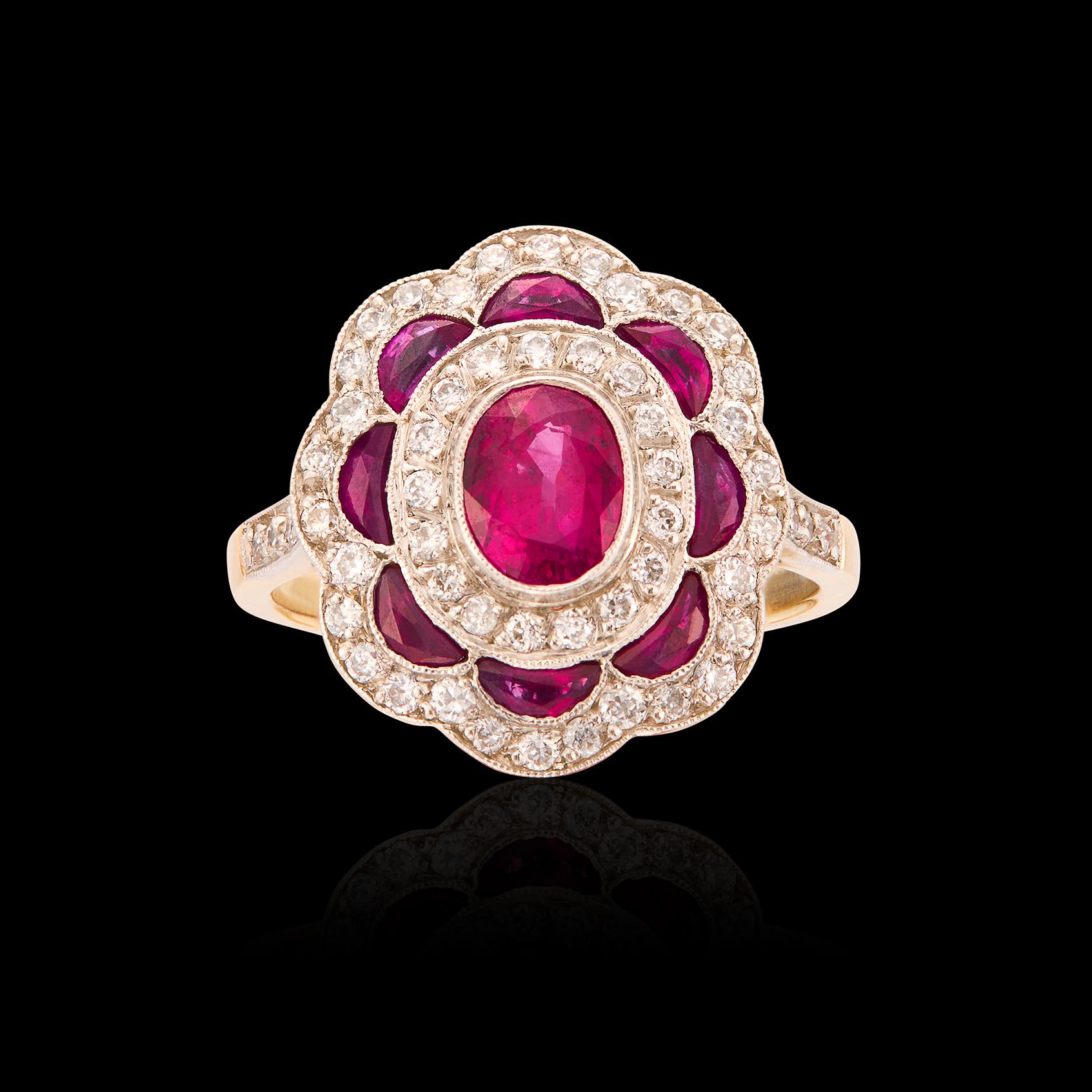 Dieser Ring aus 18-karätigem Gold ist ein wunderschönes Update eines klassischen Art-Déco-Designs. Im Mittelpunkt steht ein ovaler birmanischer Rubin von 1,04 Karat mit einer satten, tiefroten Farbe, umgeben von funkelnden runden Diamanten im