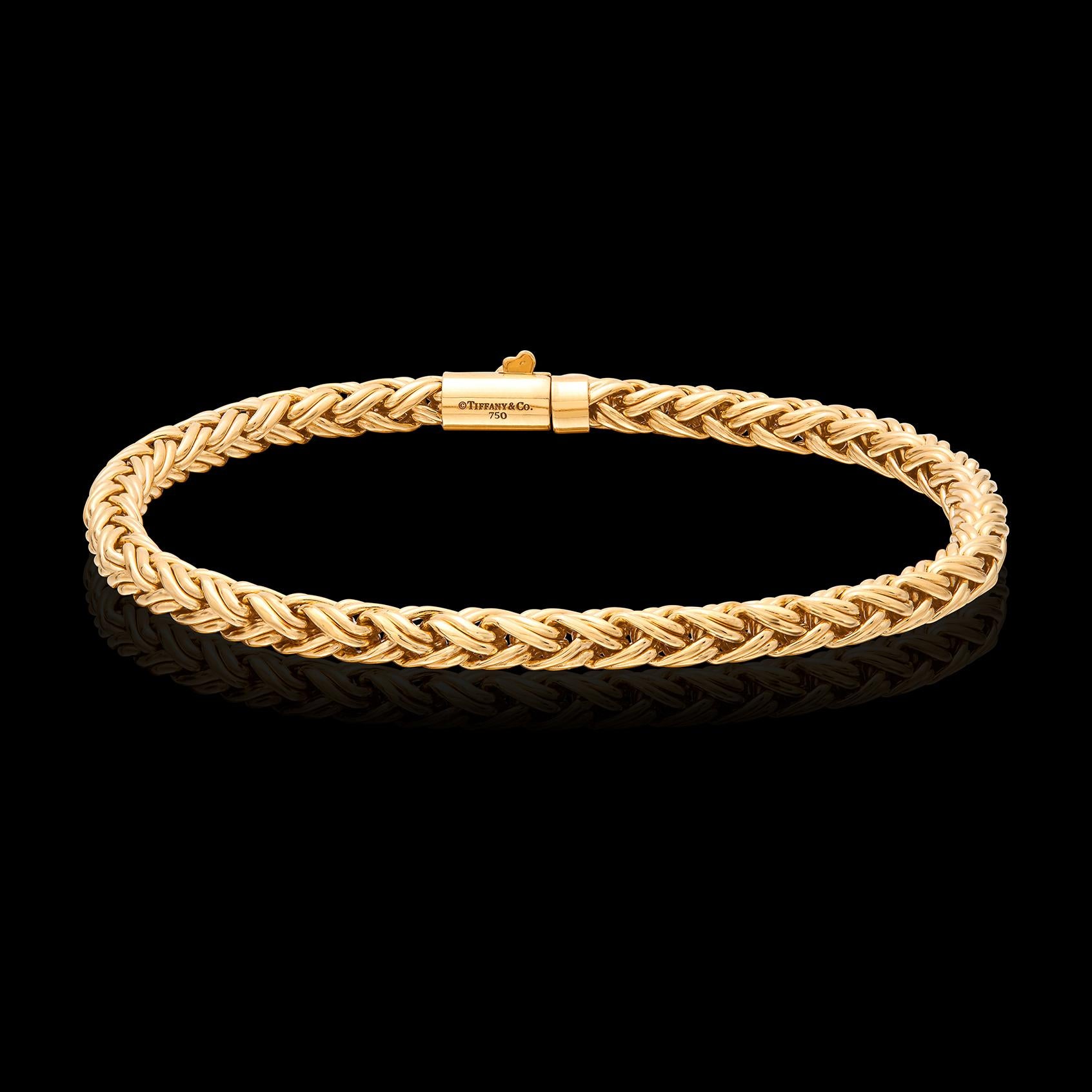 Elegante e finemente dettagliato, questo bracciale vintage A. Link & Co. in oro 18k è l'ornamento perfetto per il tuo polso. La catena da 4 mm termina con una chiusura a scatto. Pesa 13,7 grammi e misura 7,5 pollici di lunghezza. Indossalo da solo o
