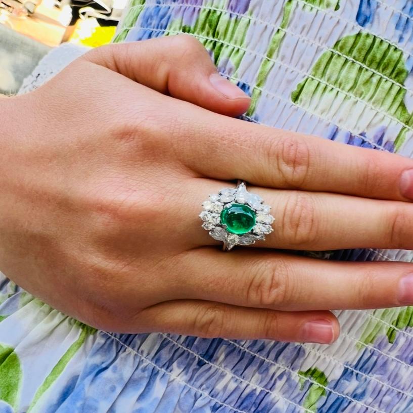 Wunderschöner kolumbianischer Smaragd & Diamantring für Damen oder Herren im Angebot