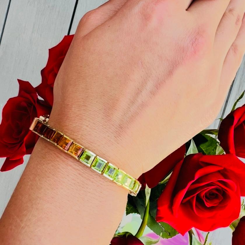 Pulsera vintage de oro de 14k y arco iris semiprecioso en Excelente estado para la venta en San Francisco, CA