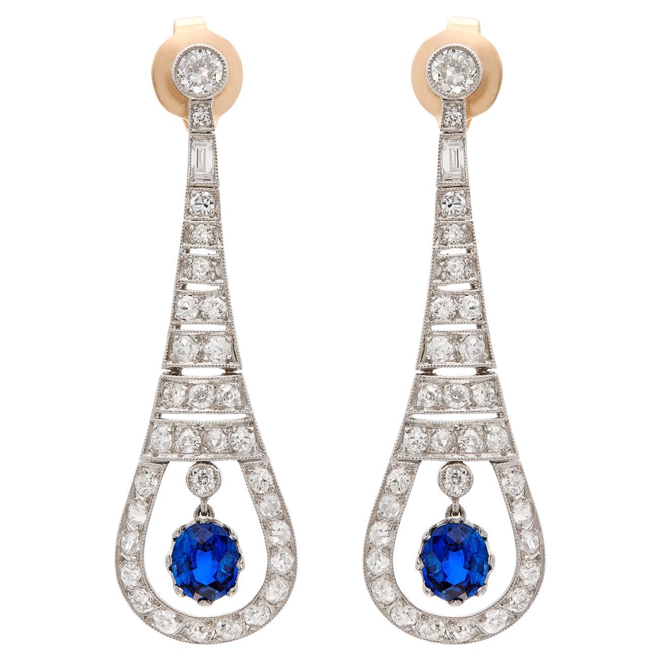 Boucles d'oreilles pendantes en diamant et saphir de style Art Déco