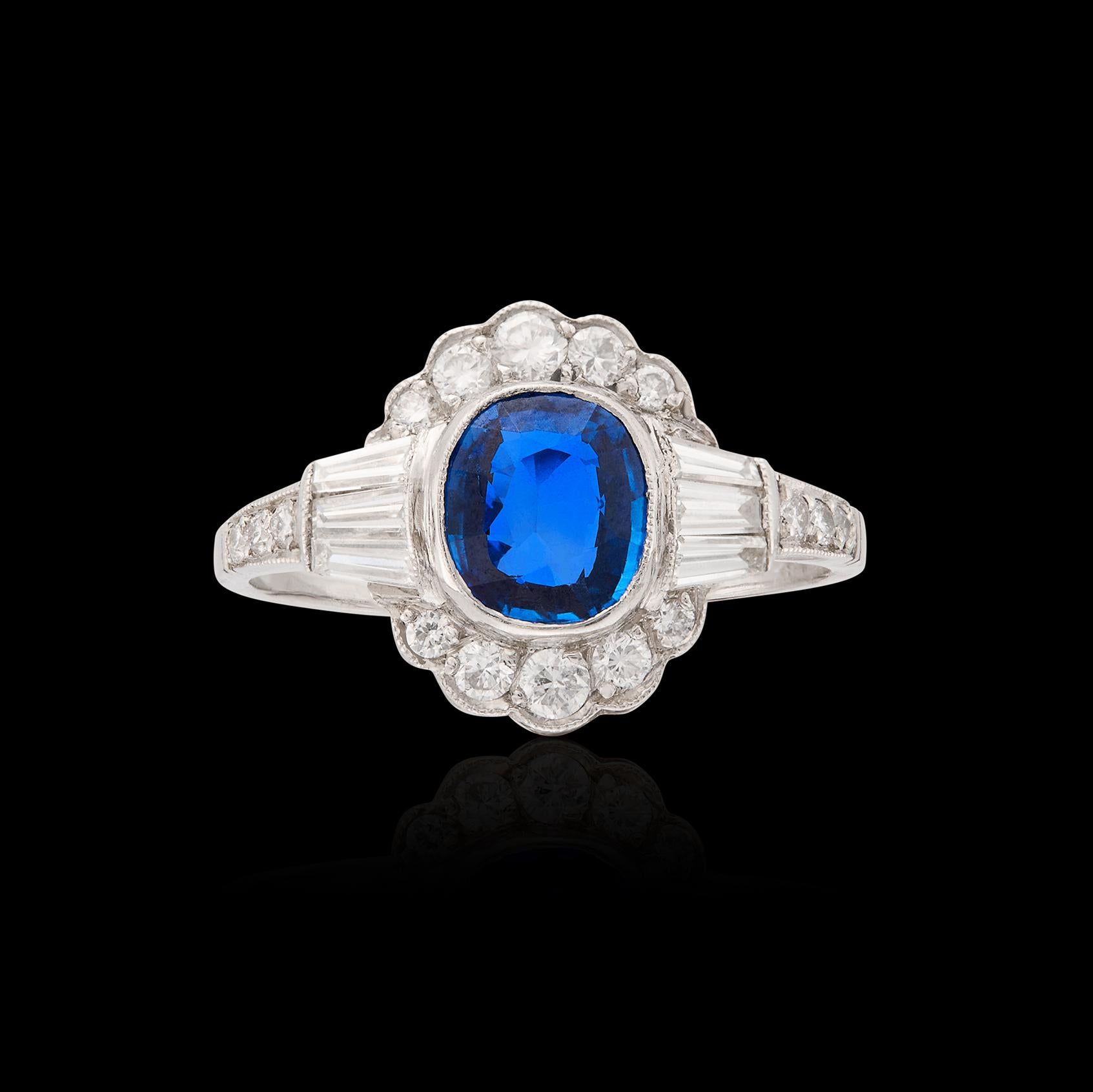 Art Déco Incantevole anello con zaffiro e diamante in vendita