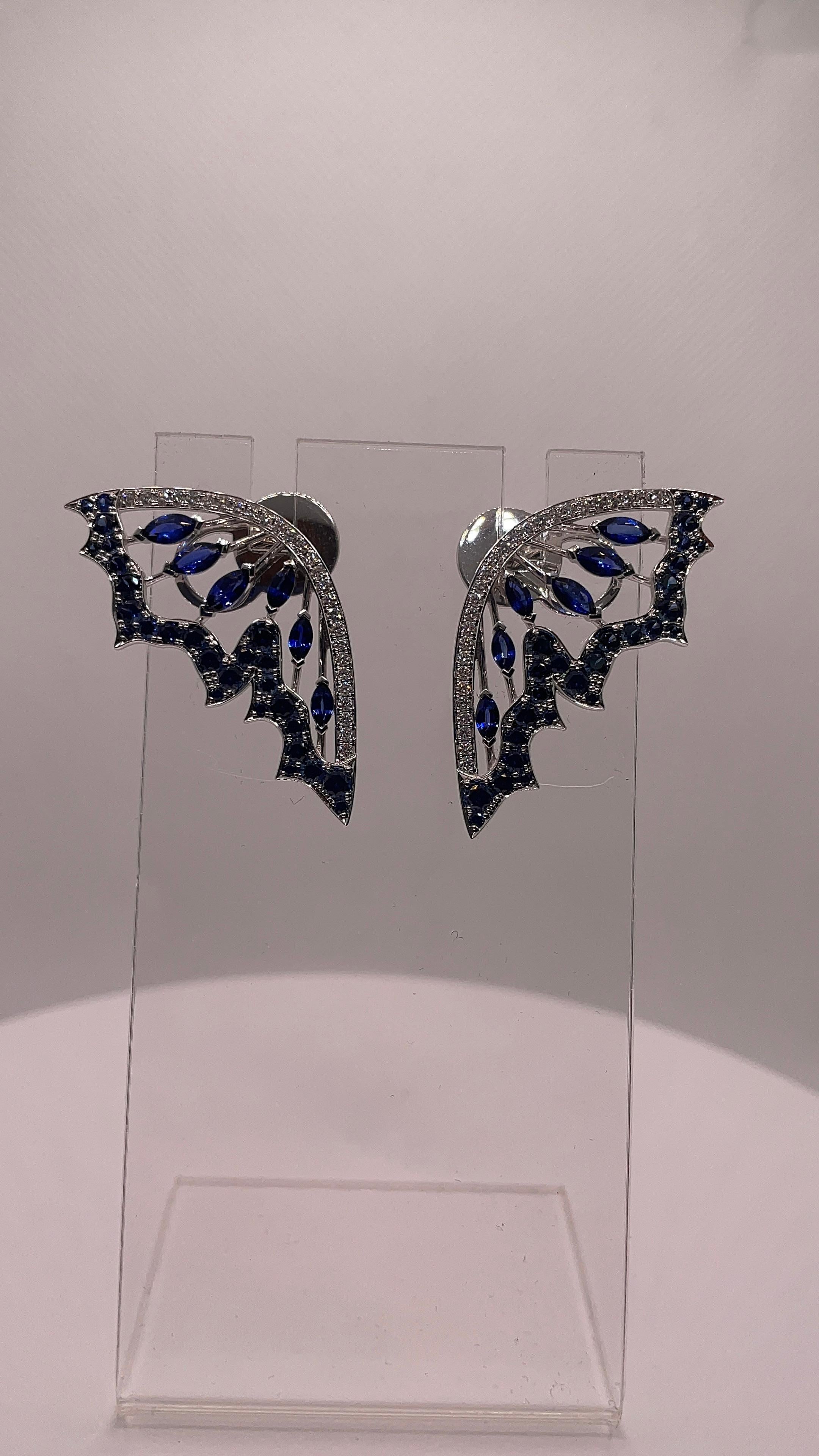 Orecchini a pipistrello con zaffiro blu e diamante da 5,72 carati In condizioni Nuovo in vendita a Hong Kong, HK