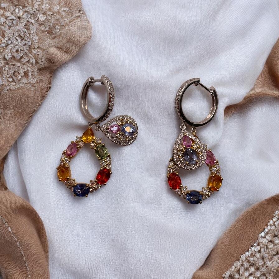 Moderno Orecchino doppio con zaffiro multiplo e diamante da 7,34 carati in vendita