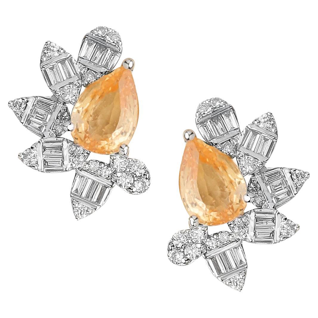 Orecchini in oro bianco 18 carati con zaffiro giallo e accenti di diamante naturale in vendita