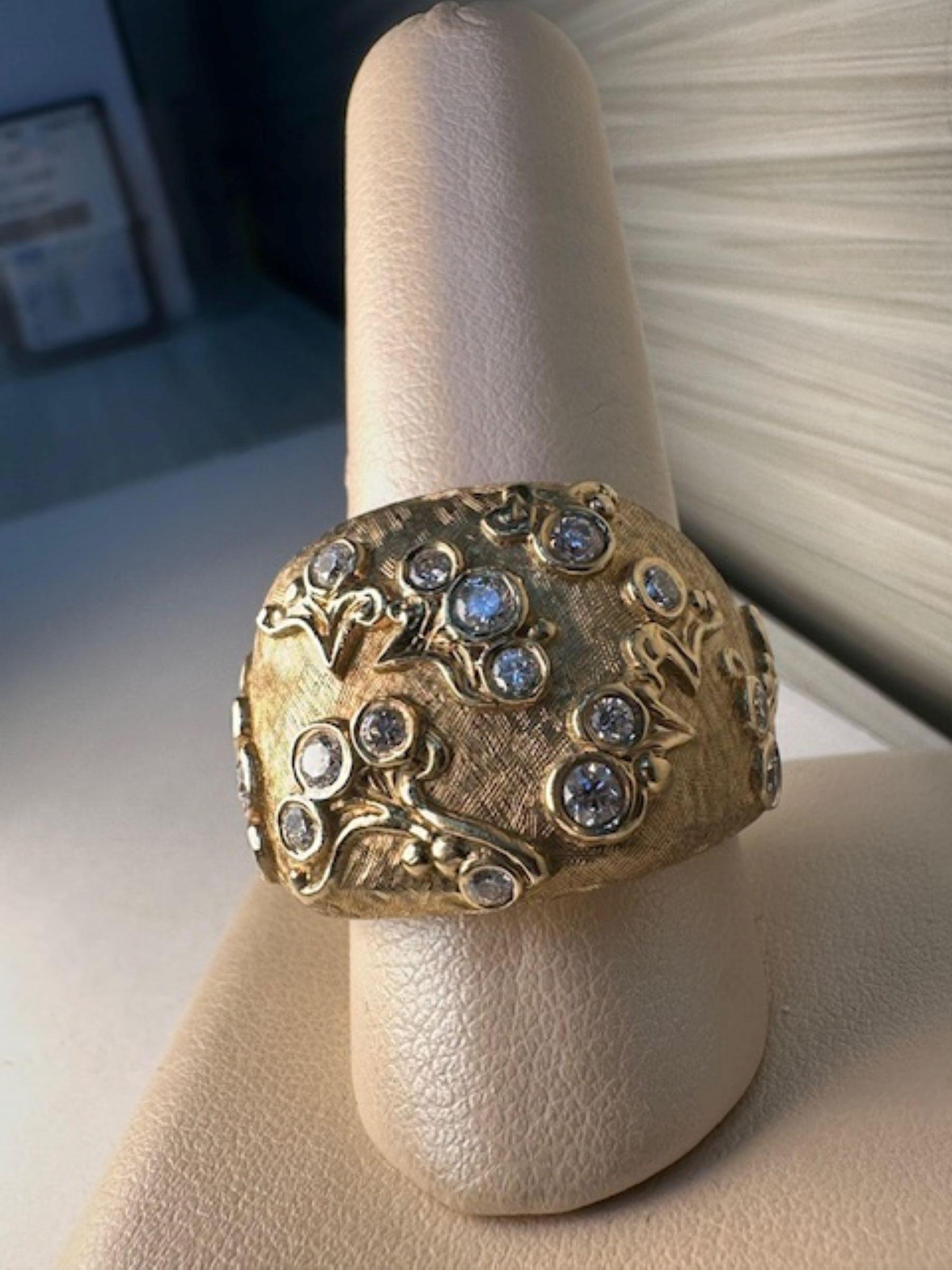Contemporain Bague jaune unique avec diamants en vente