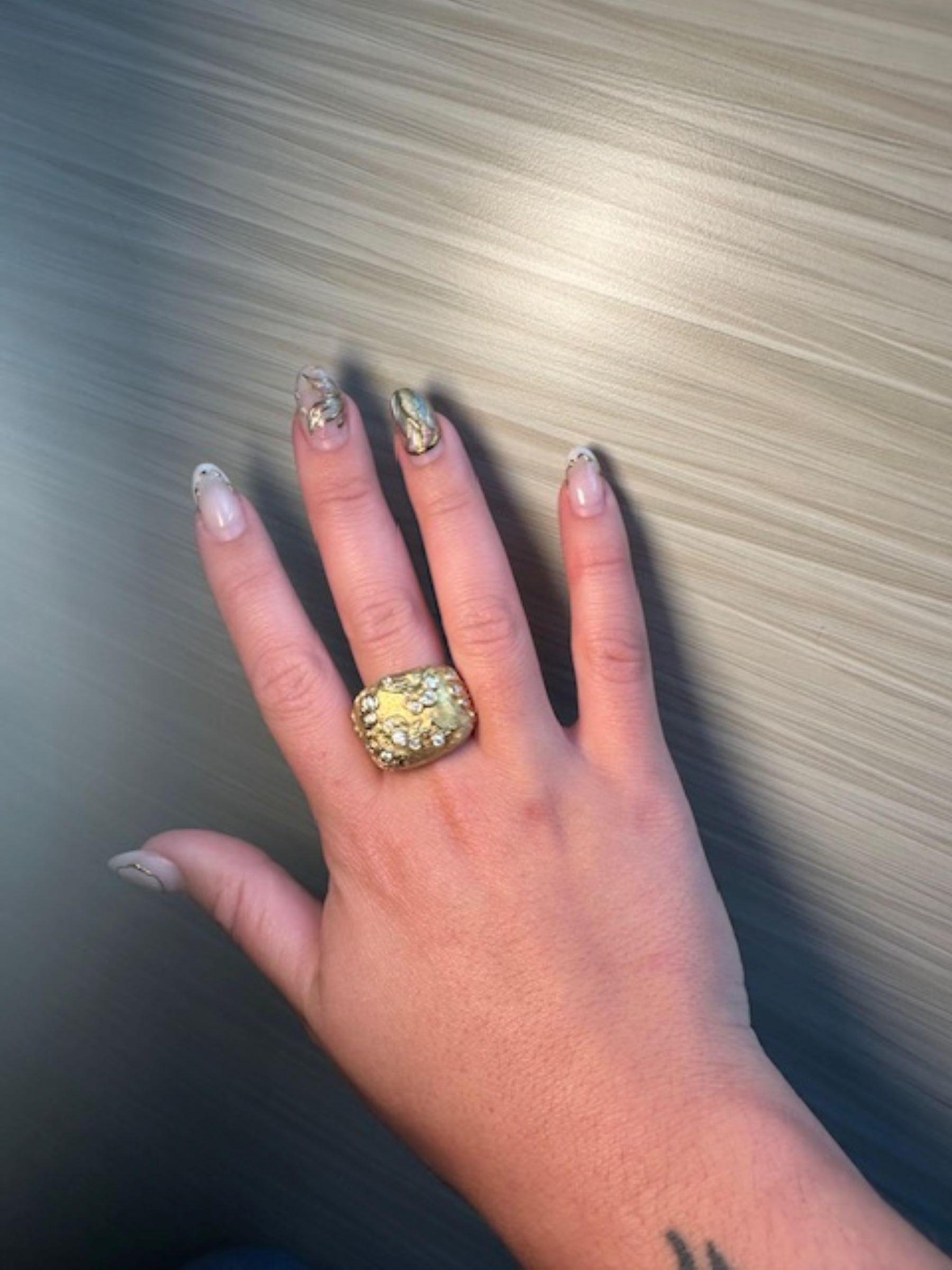 Bague jaune unique avec diamants Neuf - En vente à Miami, FL