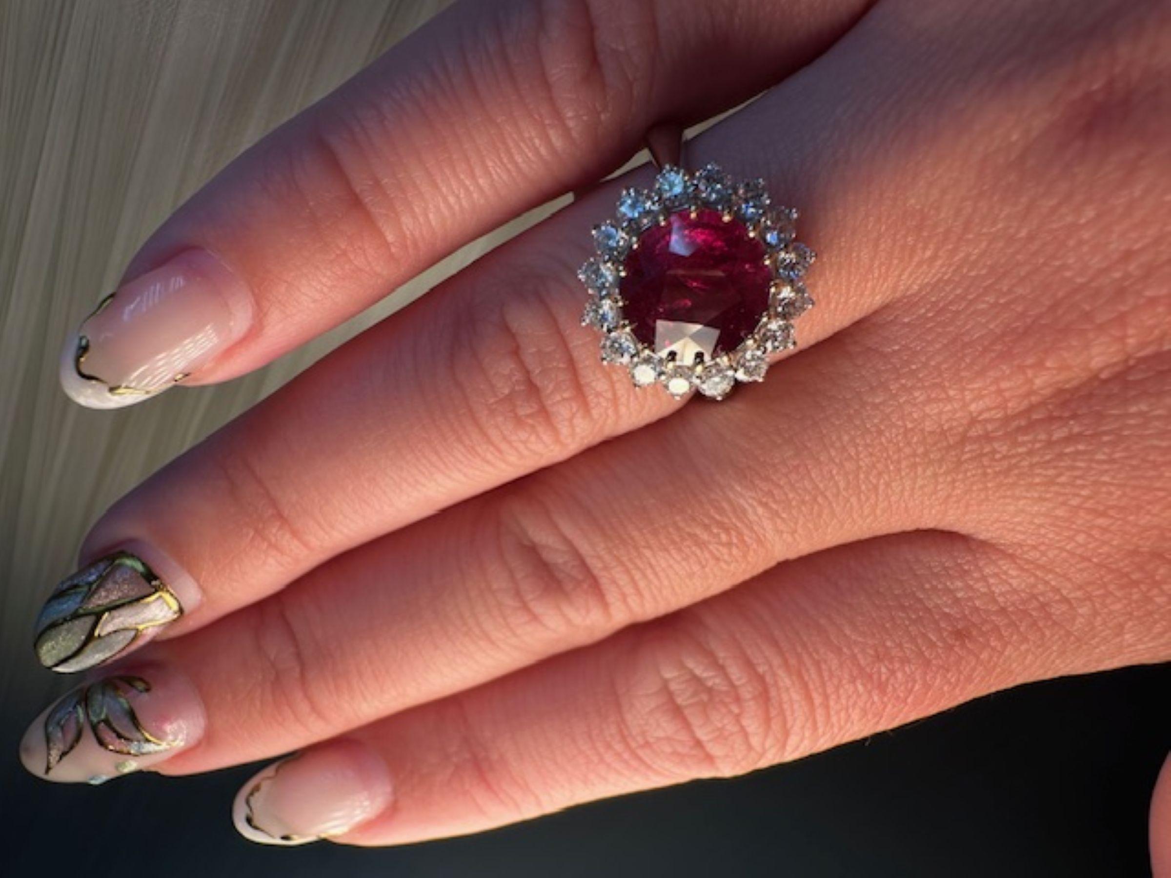 Floraler Rubin 4 Karat Ring mit 1 Karat Diamanten (Zeitgenössisch) im Angebot