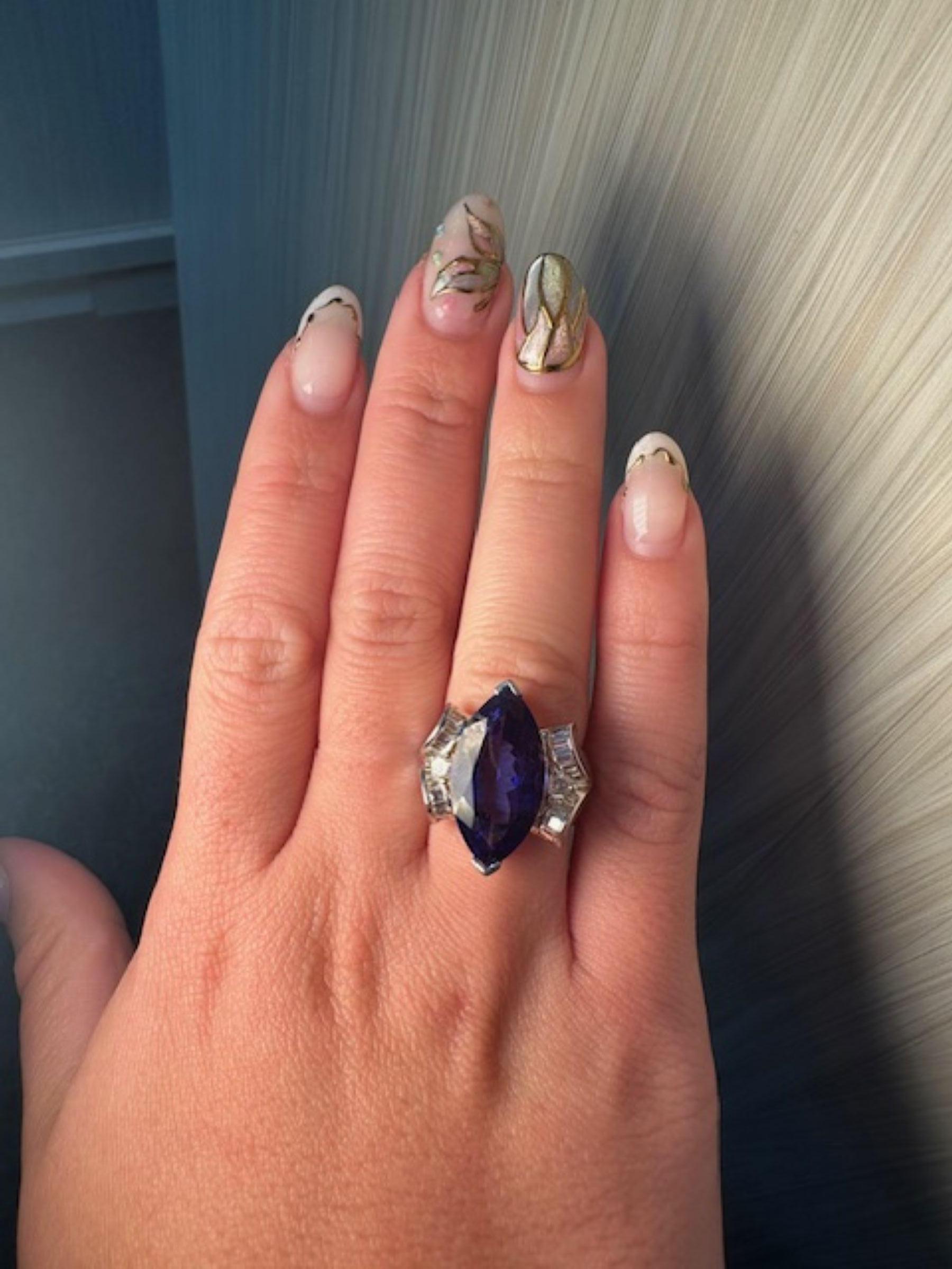 Marquise Tansanit Ring mit 8 Karat Mittelstein und Diamanten 18k Weißgold im Zustand „Neu“ im Angebot in Miami, FL