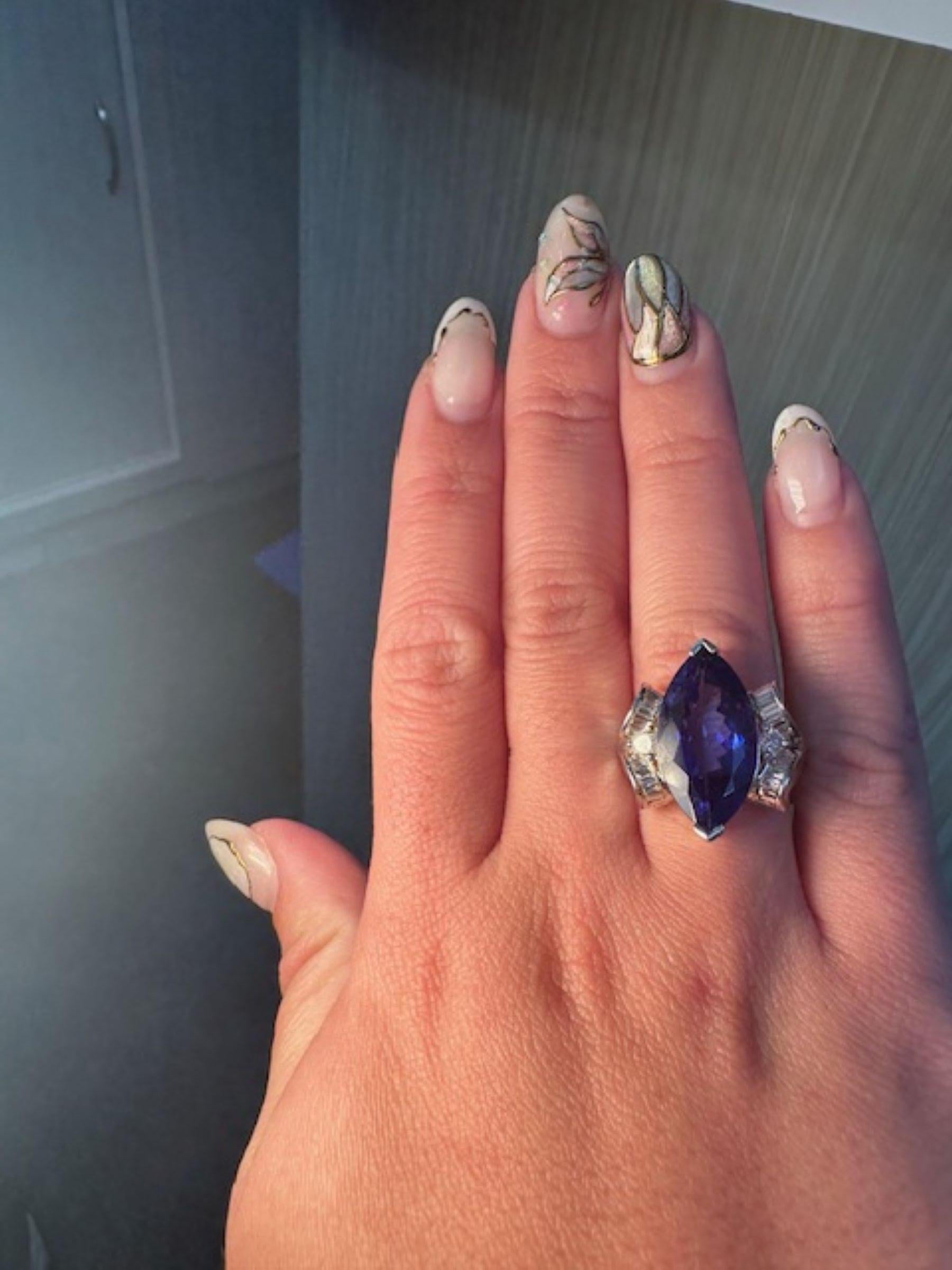 Marquise Tansanit Ring mit 8 Karat Mittelstein und Diamanten 18k Weißgold im Angebot 3
