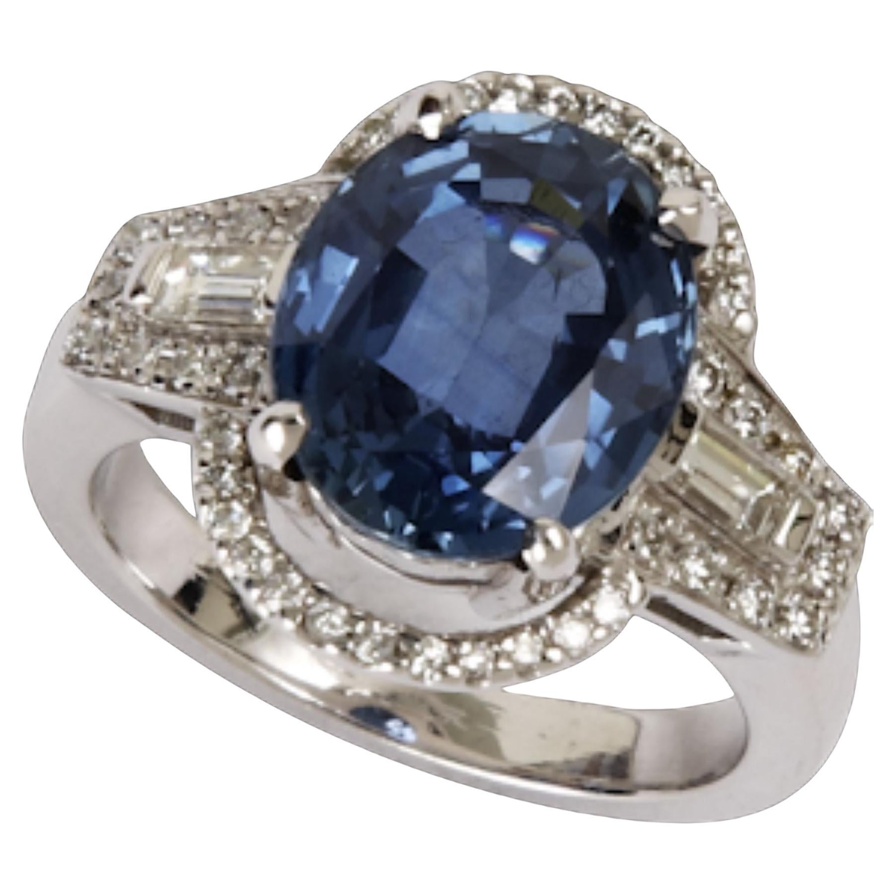 5,41 Karat Blauer Saphir Weißgold 14K Ring mit 0,75 Karat Diamanten im Angebot