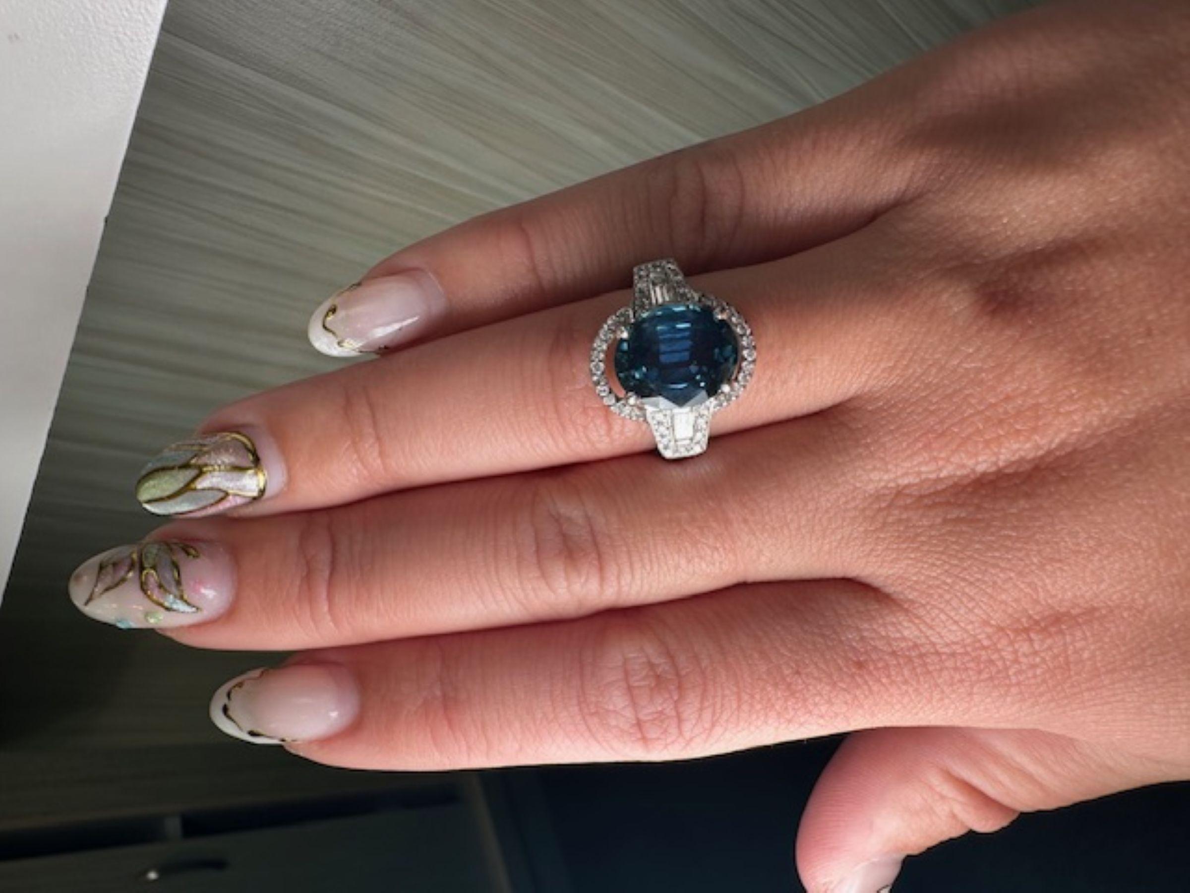5,41 Karat Blauer Saphir Weißgold 14K Ring mit 0,75 Karat Diamanten für Damen oder Herren im Angebot