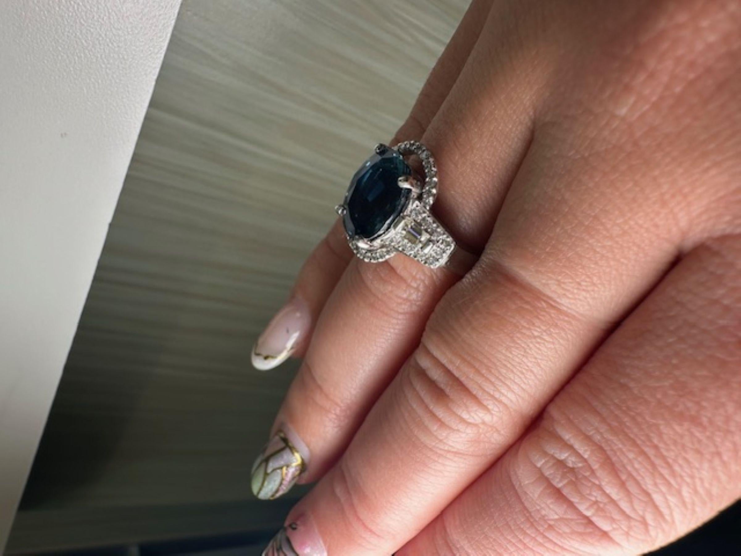 5,41 Karat Blauer Saphir Weißgold 14K Ring mit 0,75 Karat Diamanten im Angebot 1