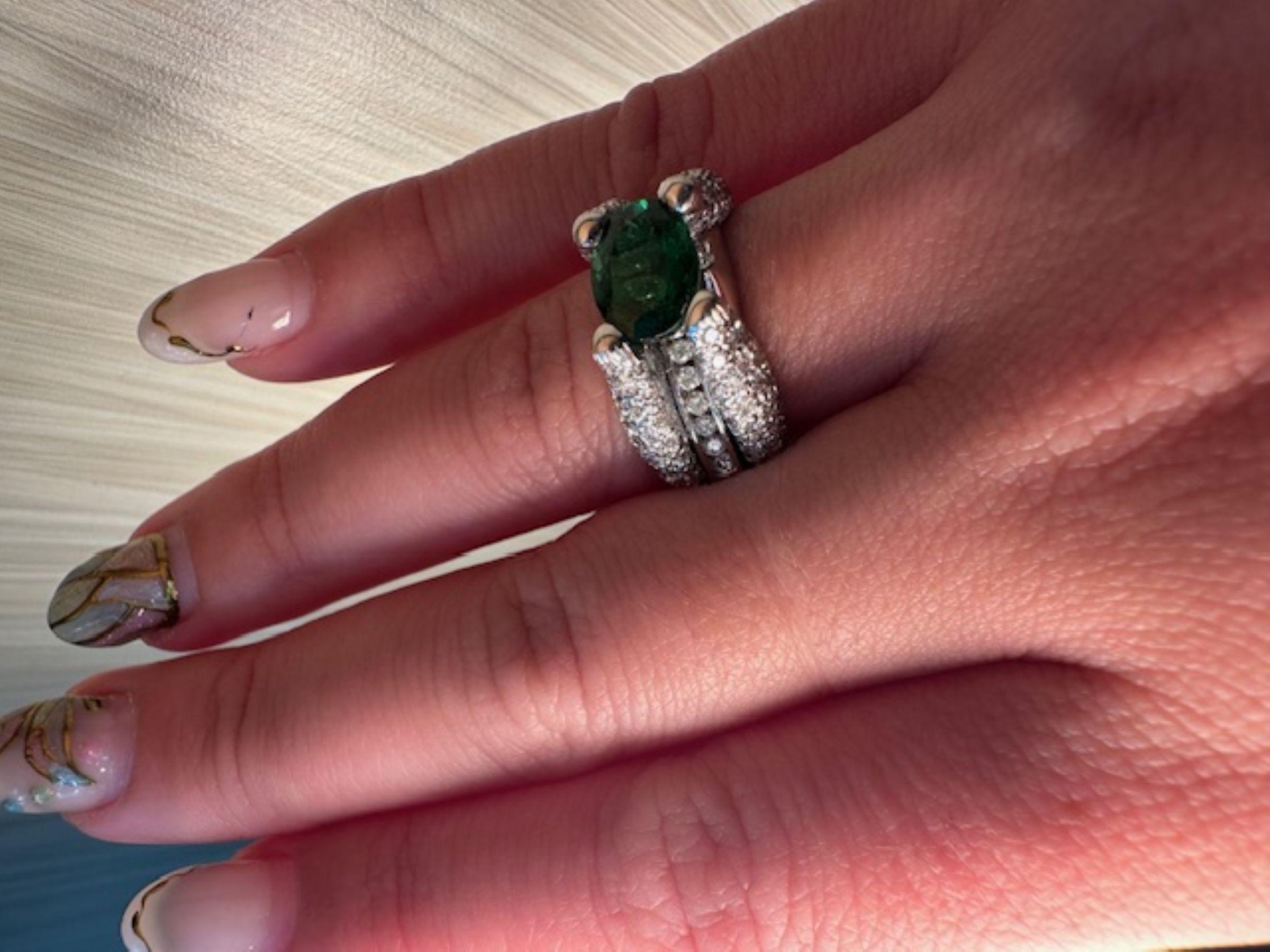 Strahlender 2,16-karätiger Tsavorit-Ring aus 14 Karat Weißgold. Ein einzigartiges Statement der Eleganz im Angebot 2