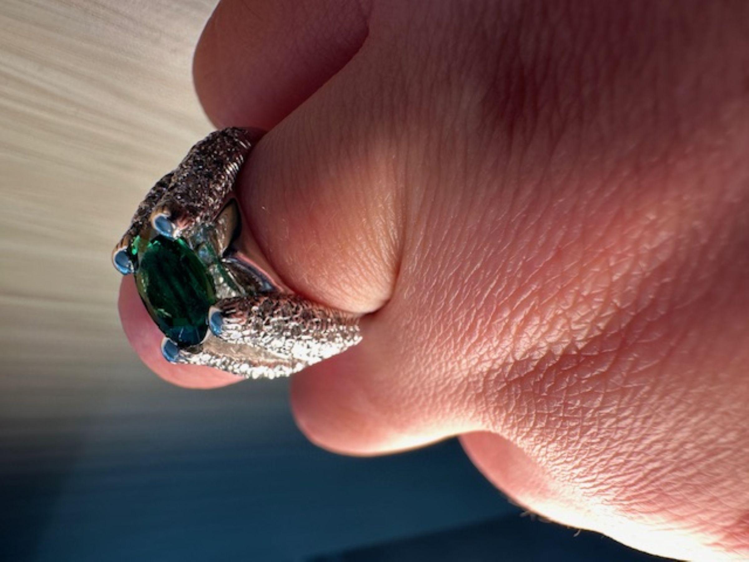 Strahlender 2,16-karätiger Tsavorit-Ring aus 14 Karat Weißgold. Ein einzigartiges Statement der Eleganz im Angebot 4